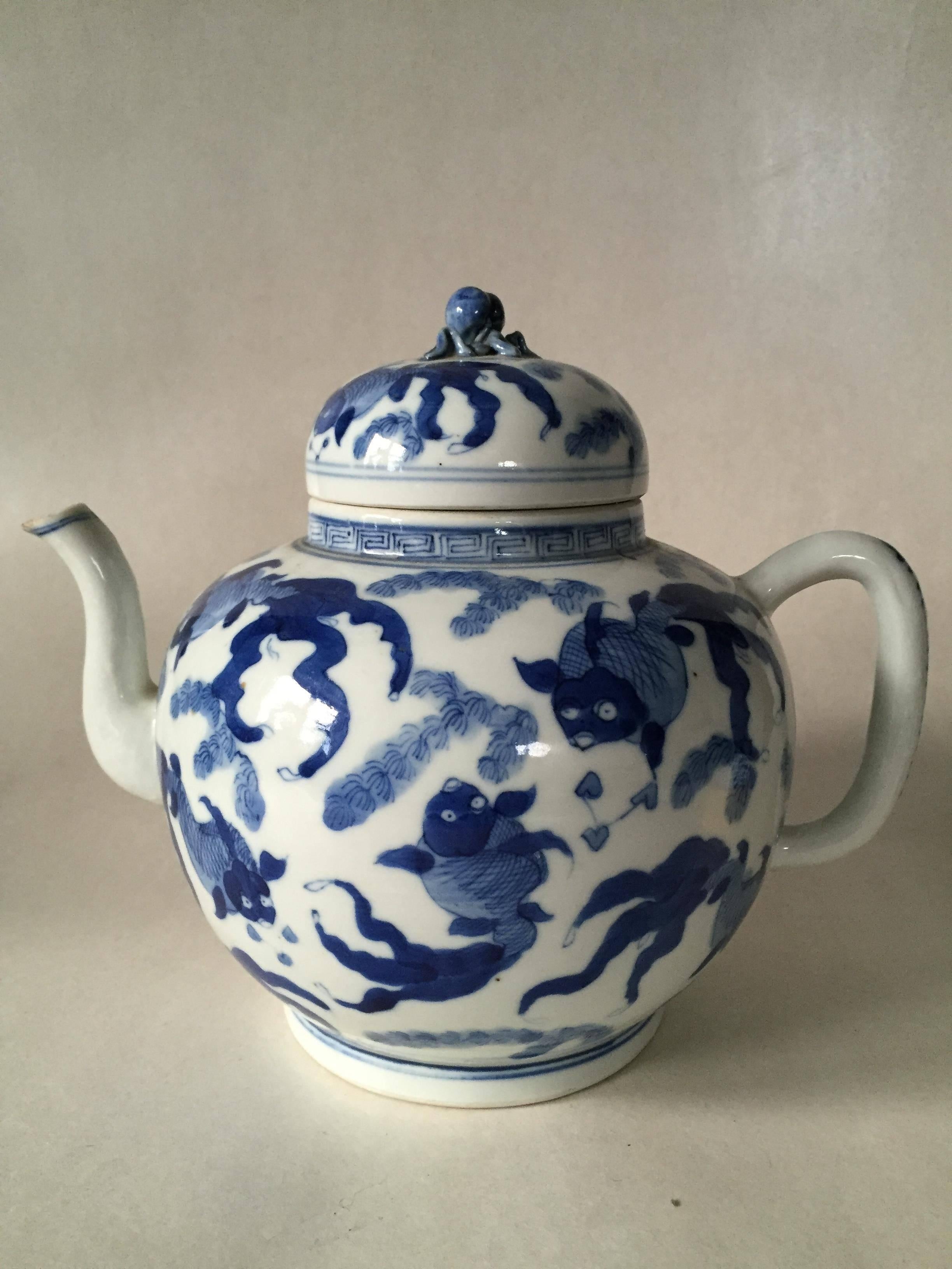 chinese blue and white porcelain teapot