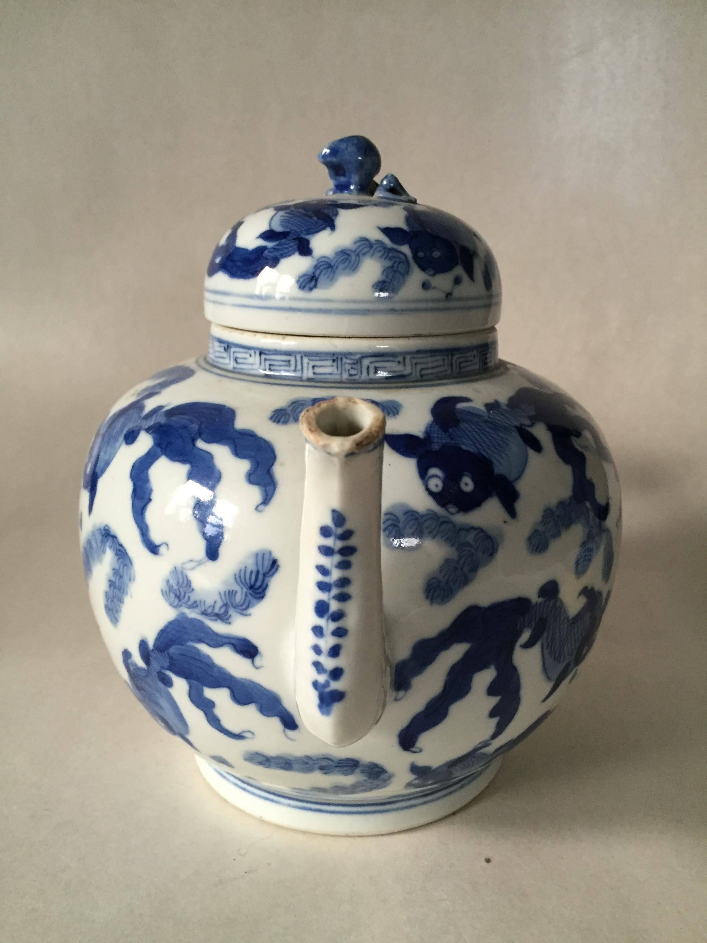 Qing 18th Century Chinese Blue and White Porcelain Teapot Kangxi, Yongzheng Reign
