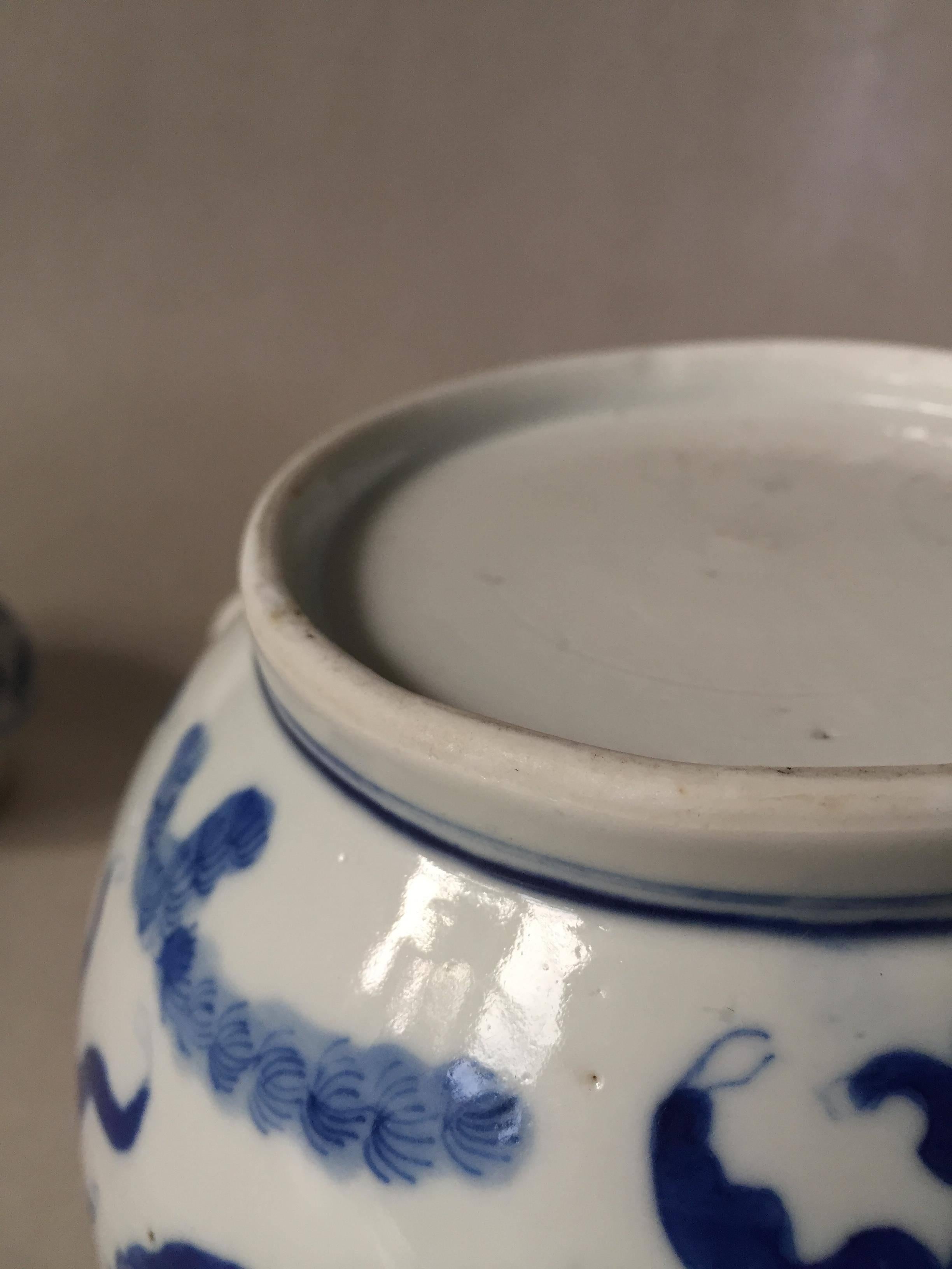 18th Century Chinese Blue and White Porcelain Teapot Kangxi, Yongzheng Reign 1