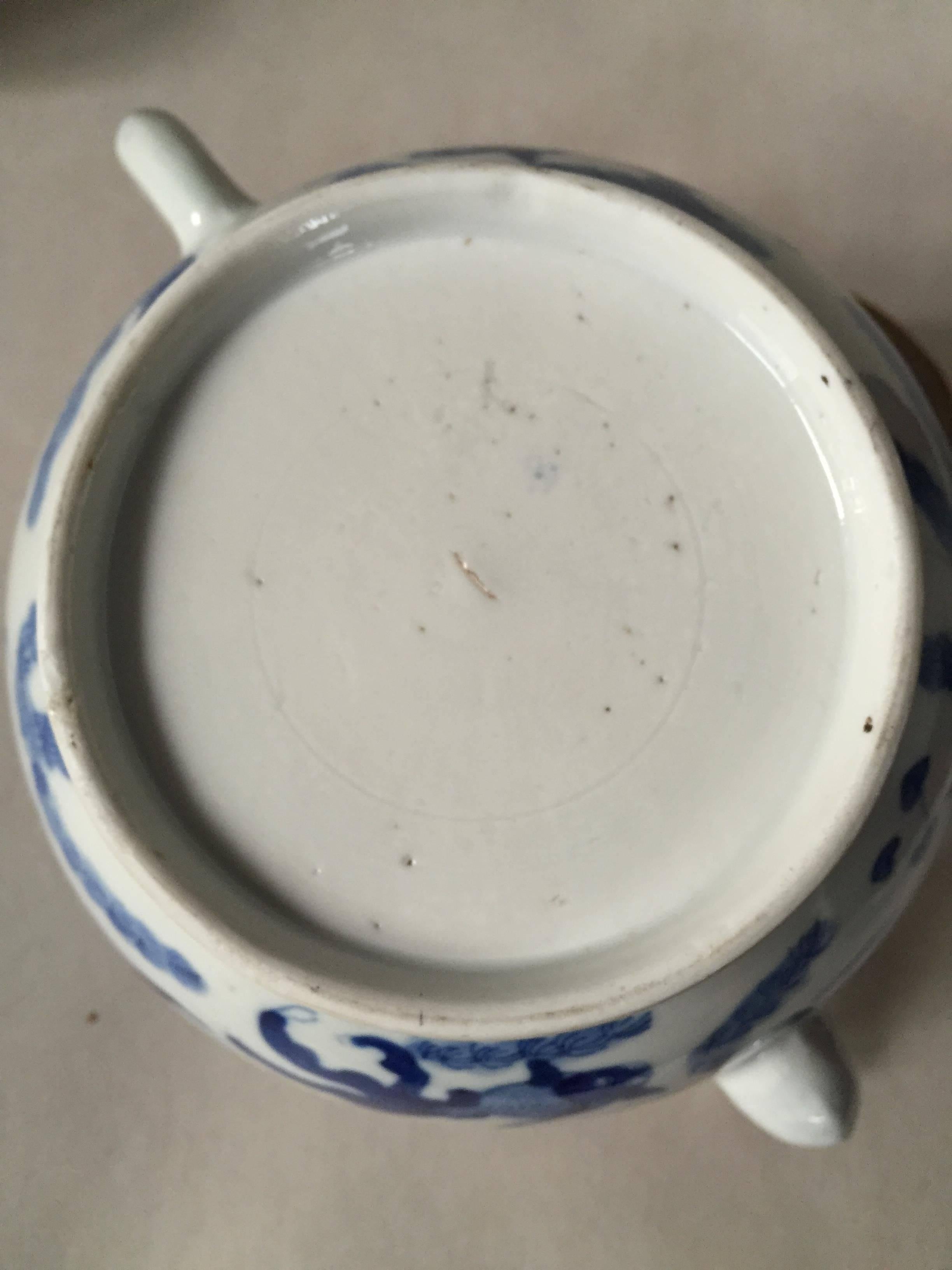 18th Century Chinese Blue and White Porcelain Teapot Kangxi, Yongzheng Reign 2