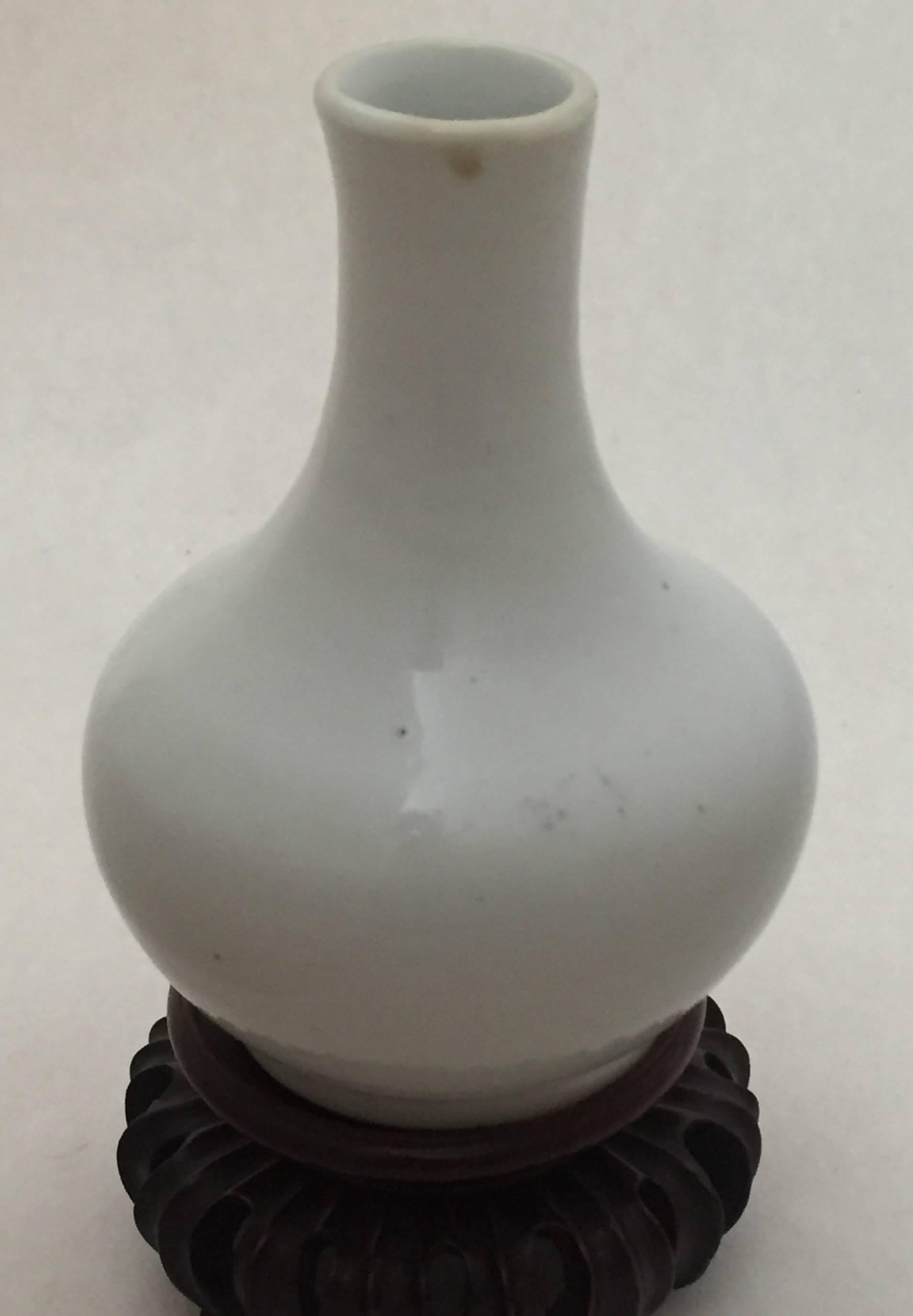 17th-18th century Chinese small tianqiuping vase monochrome white
A rare miniature tianqiuping vase most likely made during the transitional or Kangxi period. The vase has a frit to the base ring see image no 8 and there is a brownish glaze drop to