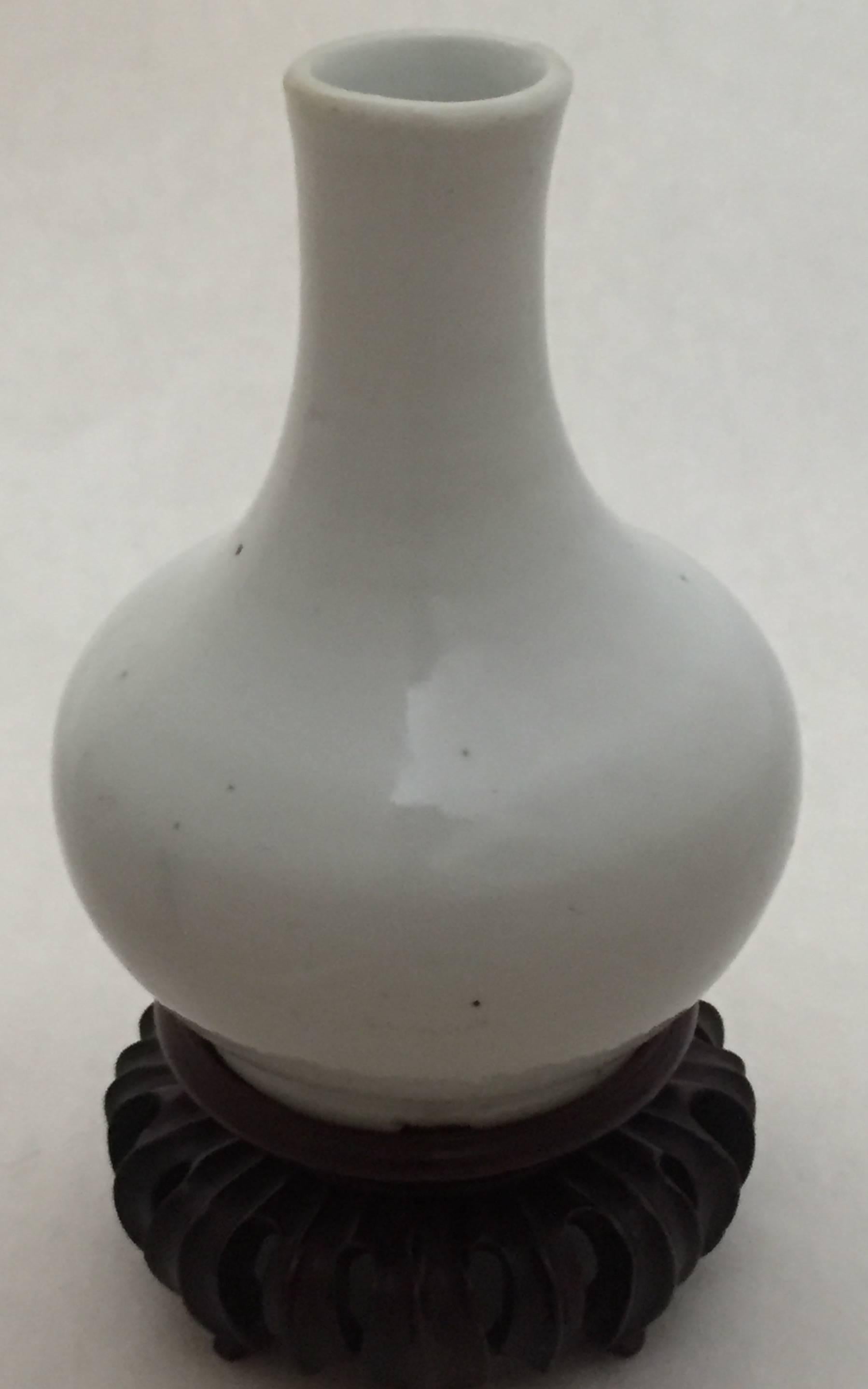 Qing 17th-18th Century Chinese Miniature Tianqiuping Vase Monochrome White For Sale
