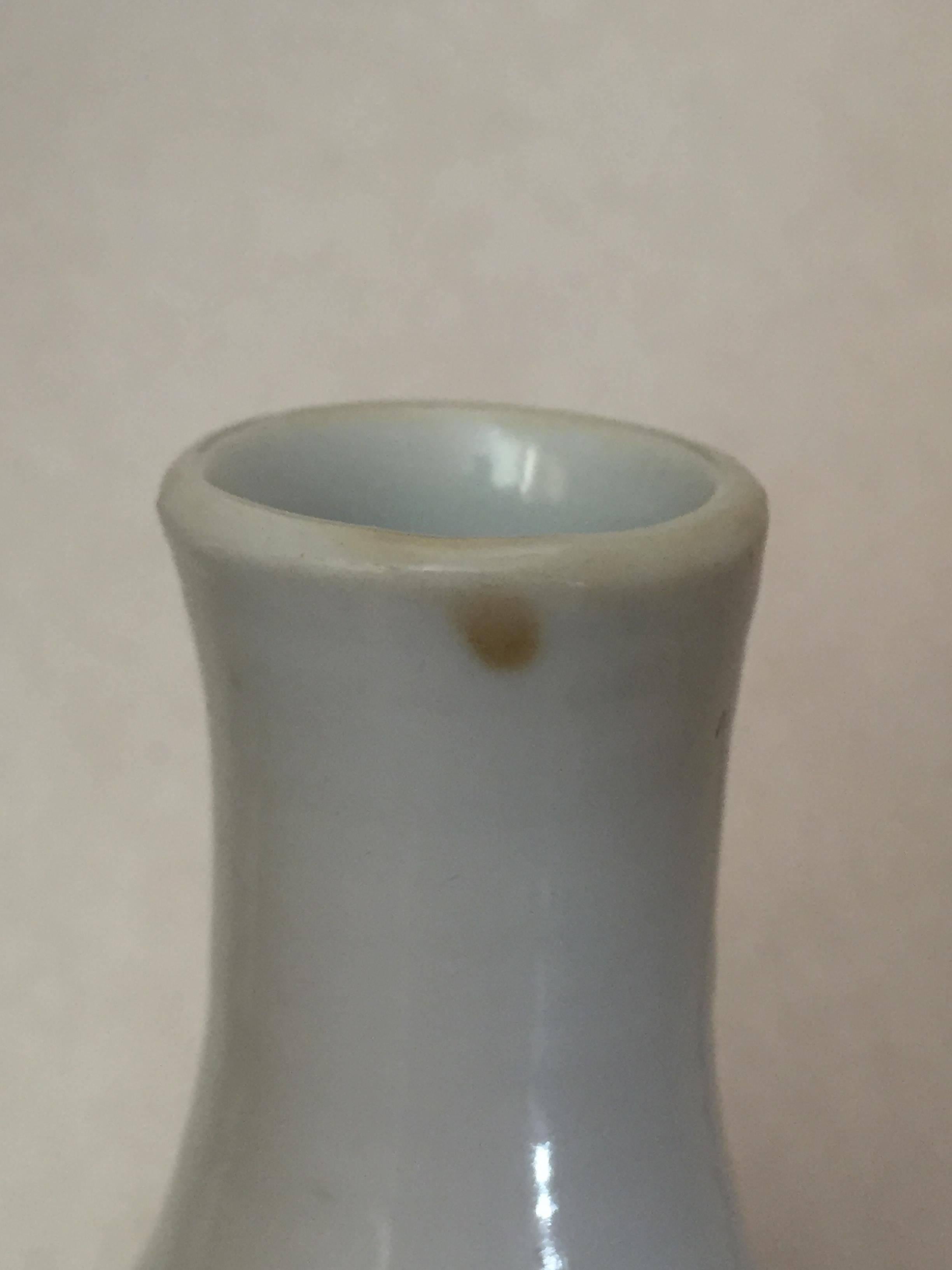 17th Century 17th-18th Century Chinese Miniature Tianqiuping Vase Monochrome White For Sale