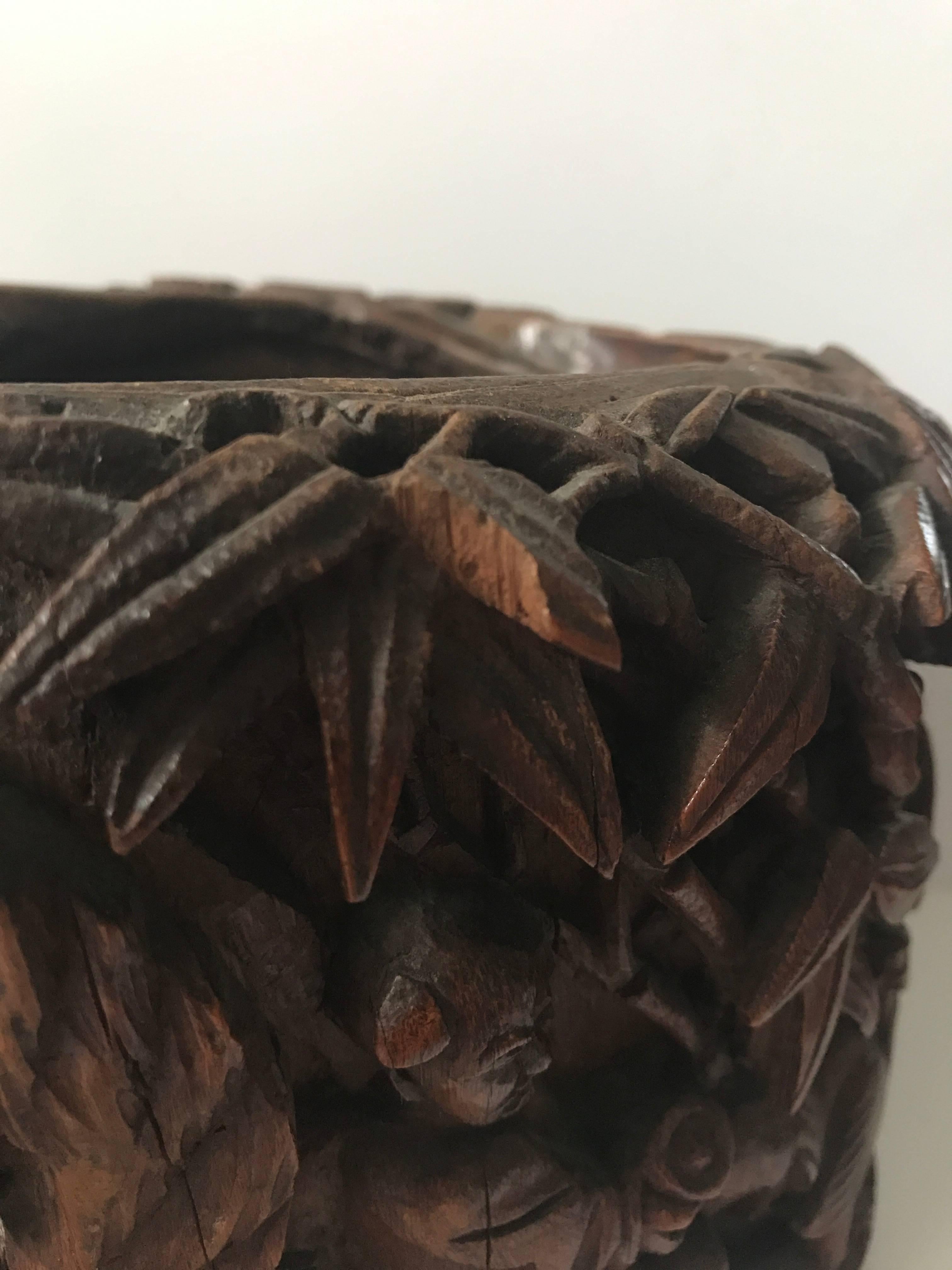 19th Century Chinese Carved Bamboo Brushpot For Sale 5