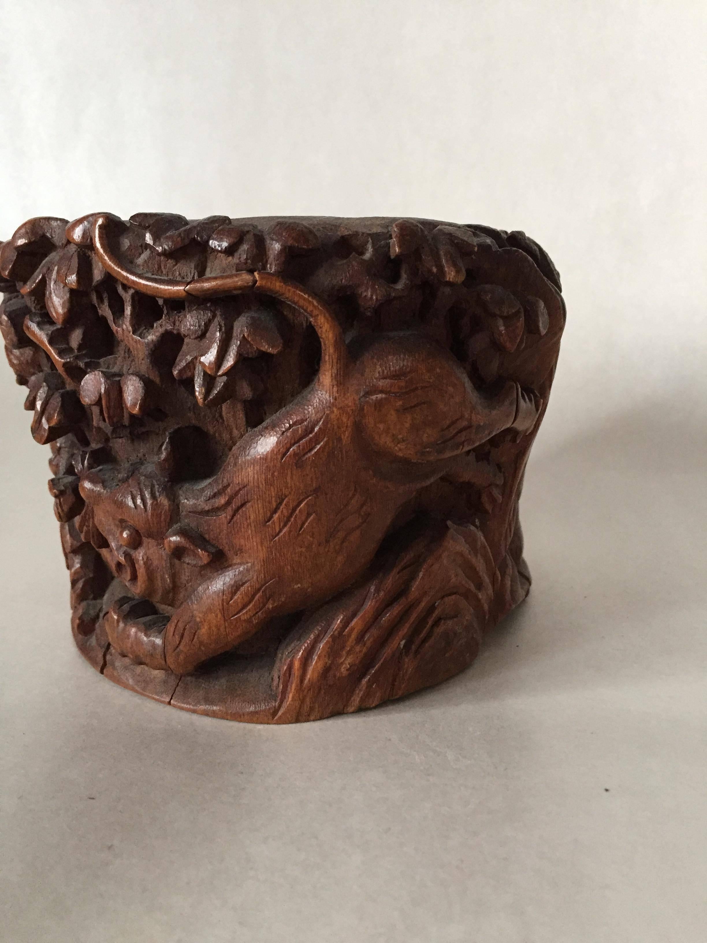 19th Century Chinese Carved Bamboo Brushpot For Sale 1