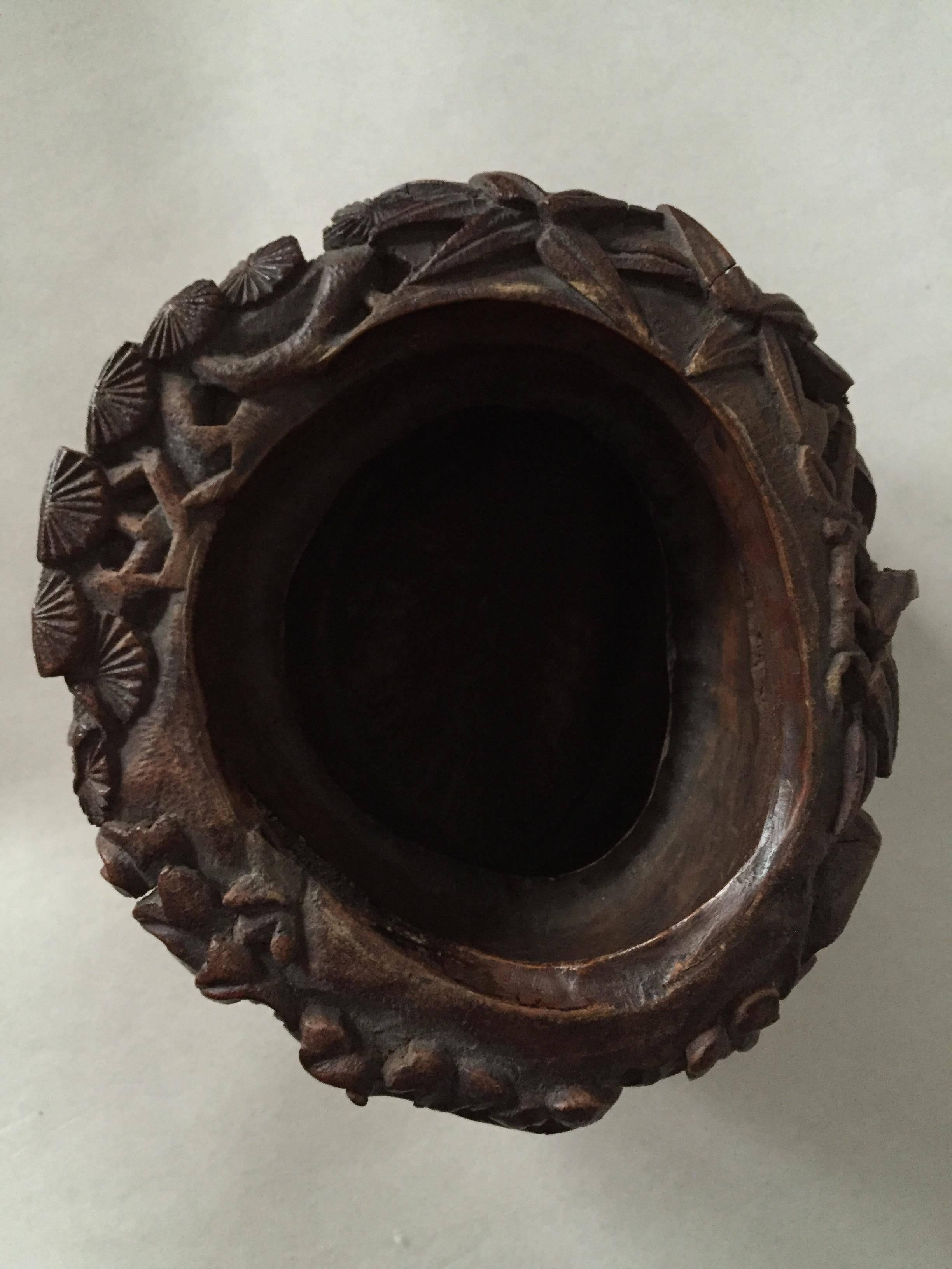 19th Century Chinese Carved Bamboo Brushpot For Sale 4