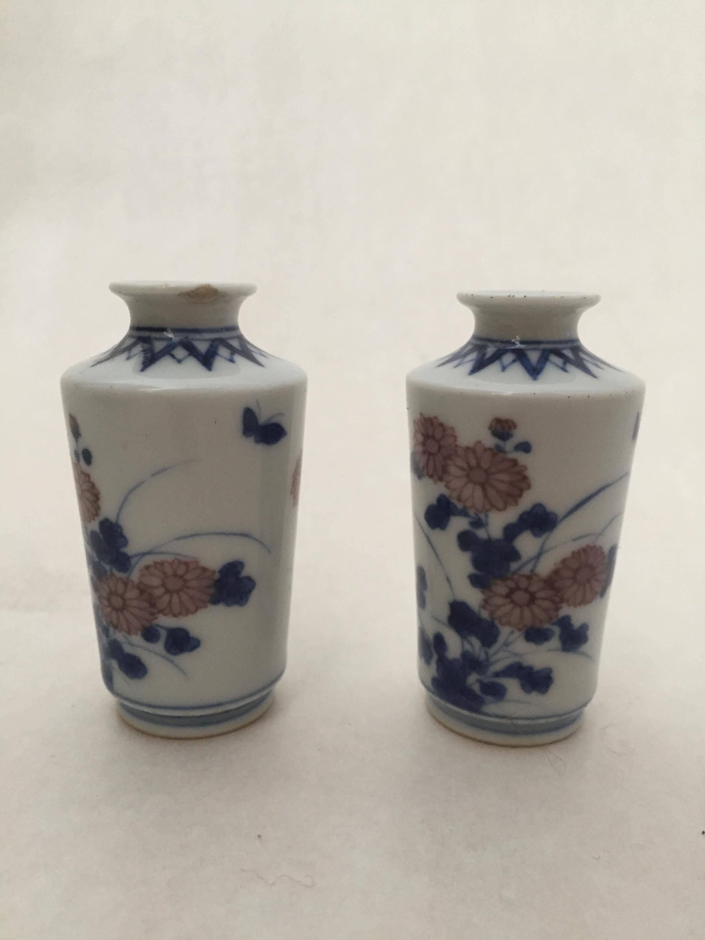 Qing Pair of 18th Century Chinese Underglaze Blue and Red Miniature Cabinet Vases For Sale