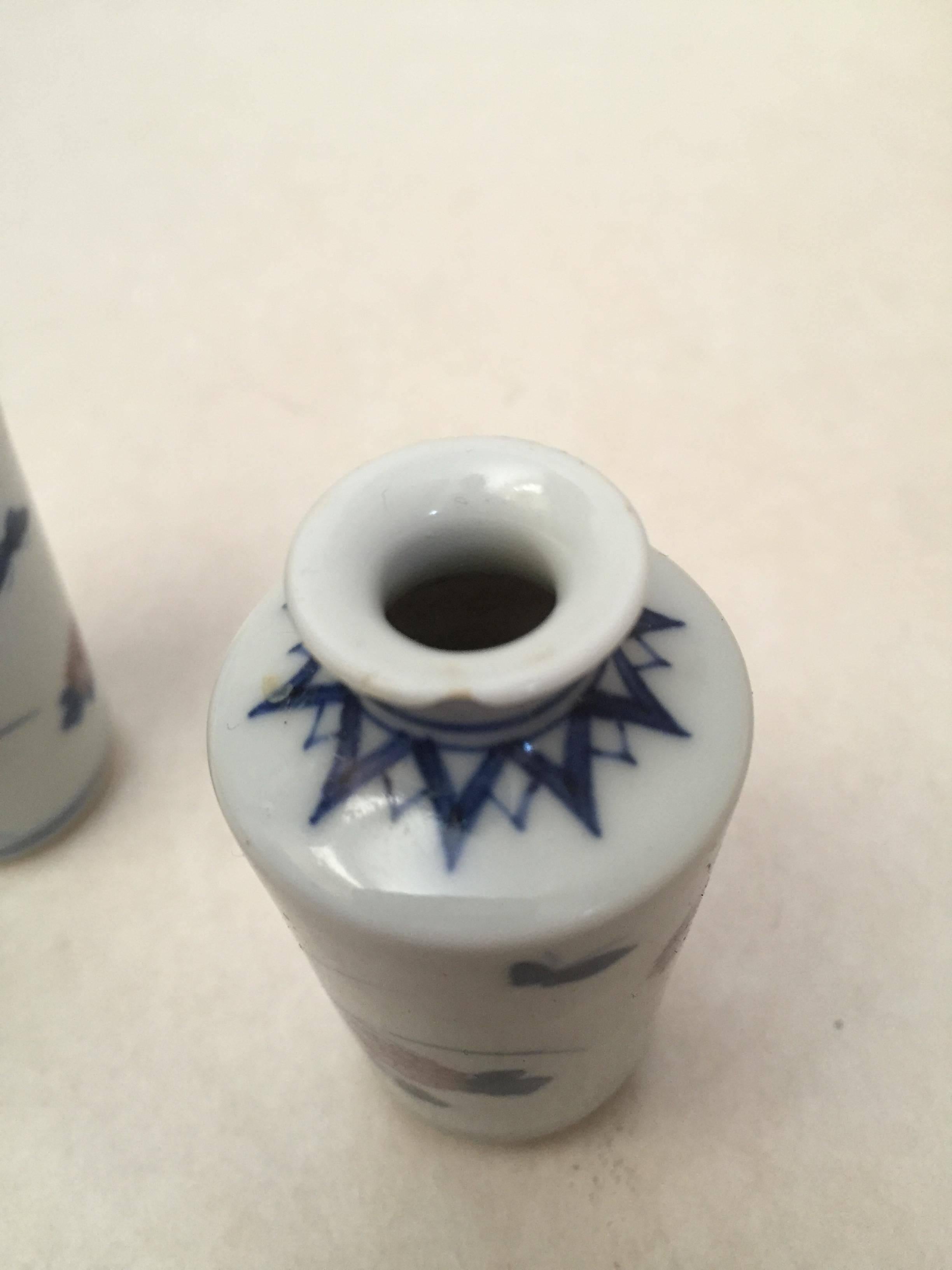 Pair of 18th Century Chinese Underglaze Blue and Red Miniature Cabinet Vases For Sale 1