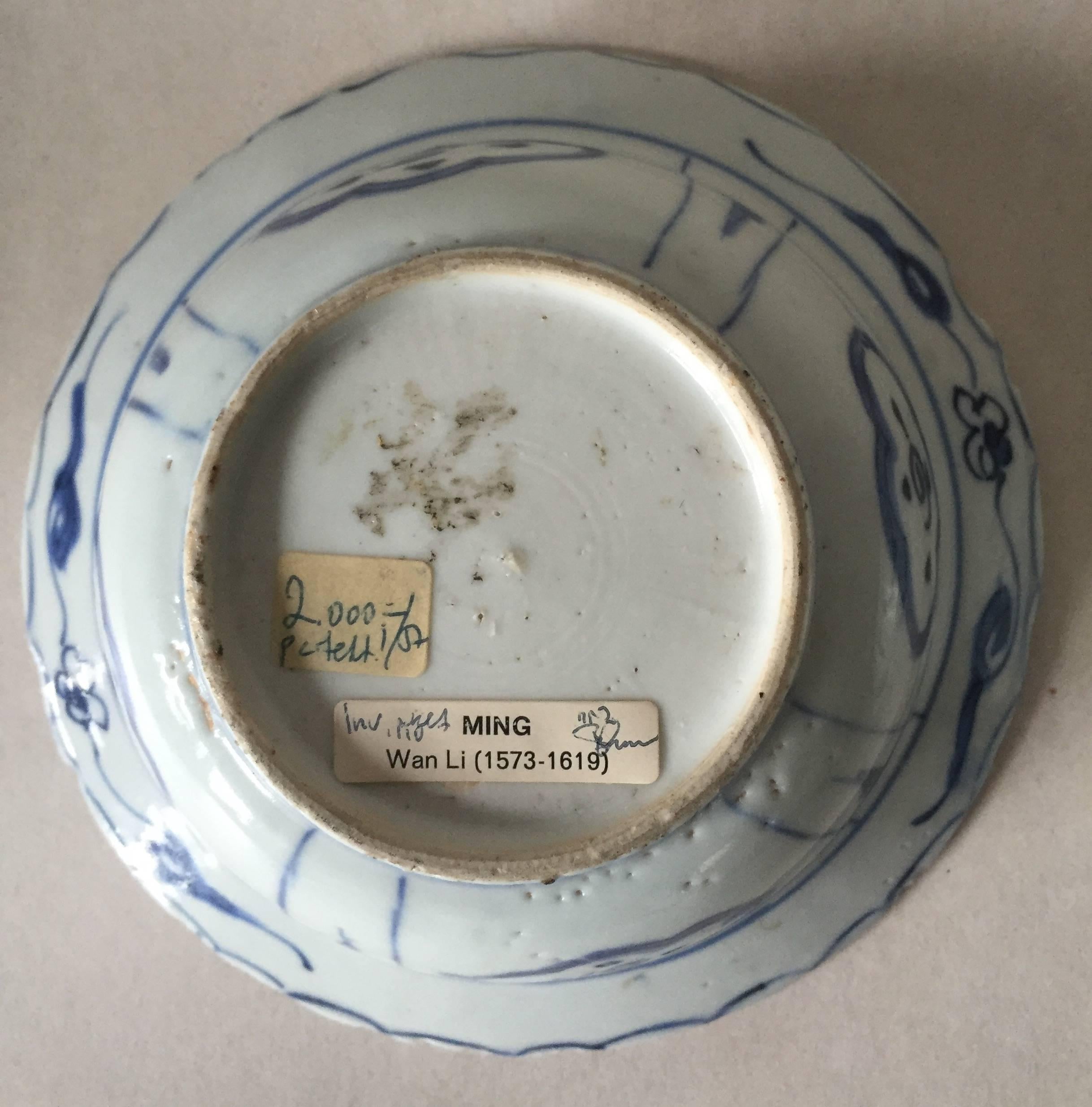 Porcelain Wanli Pair of Chinese Klapmuts Bowls or Kraak Bowls For Sale