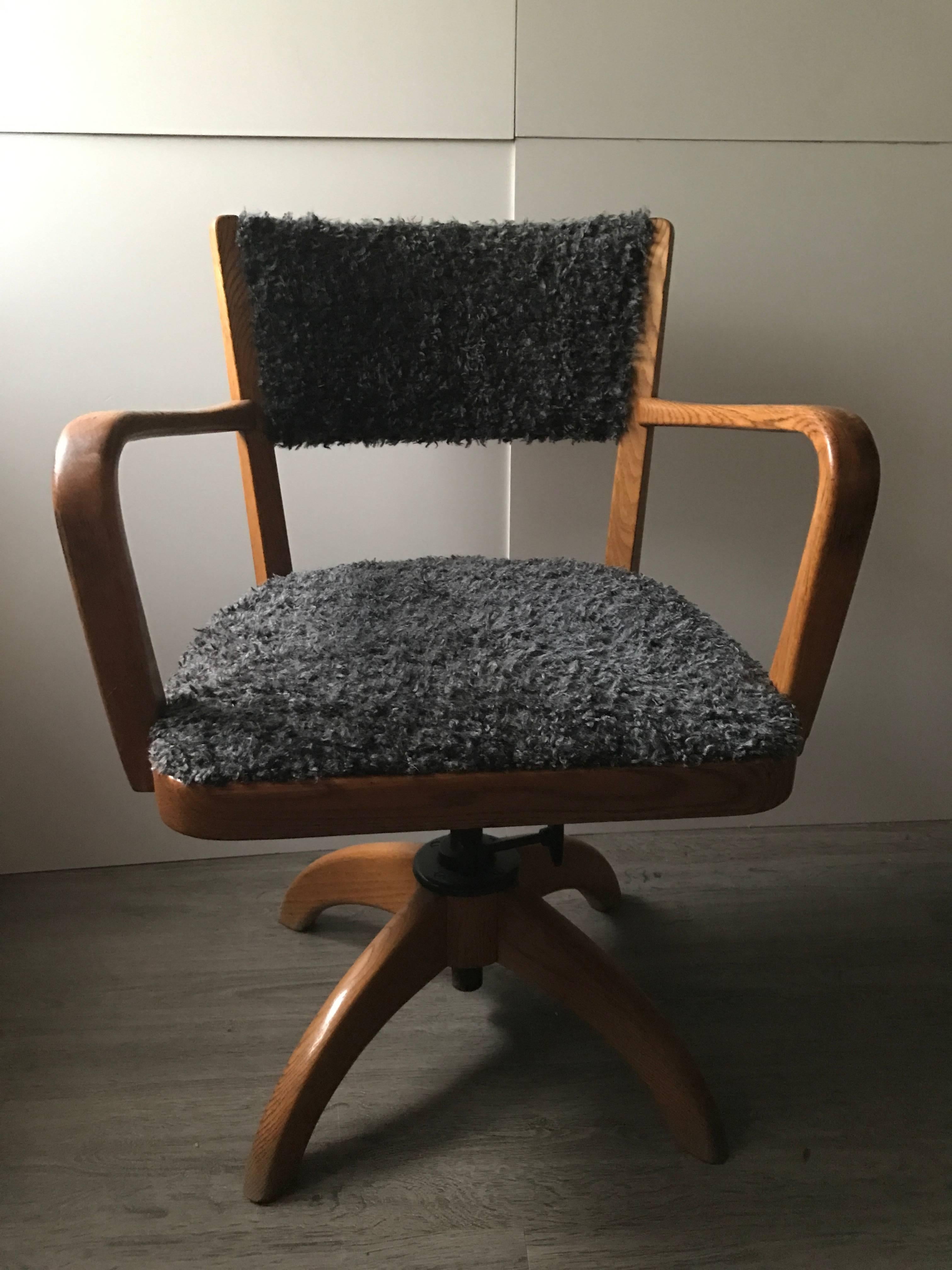 1930 Swedish Art Deco Tilt-Table Oak Office Chair with Seat of Faux Sheep Fur In Good Condition For Sale In Drottningholm, SE