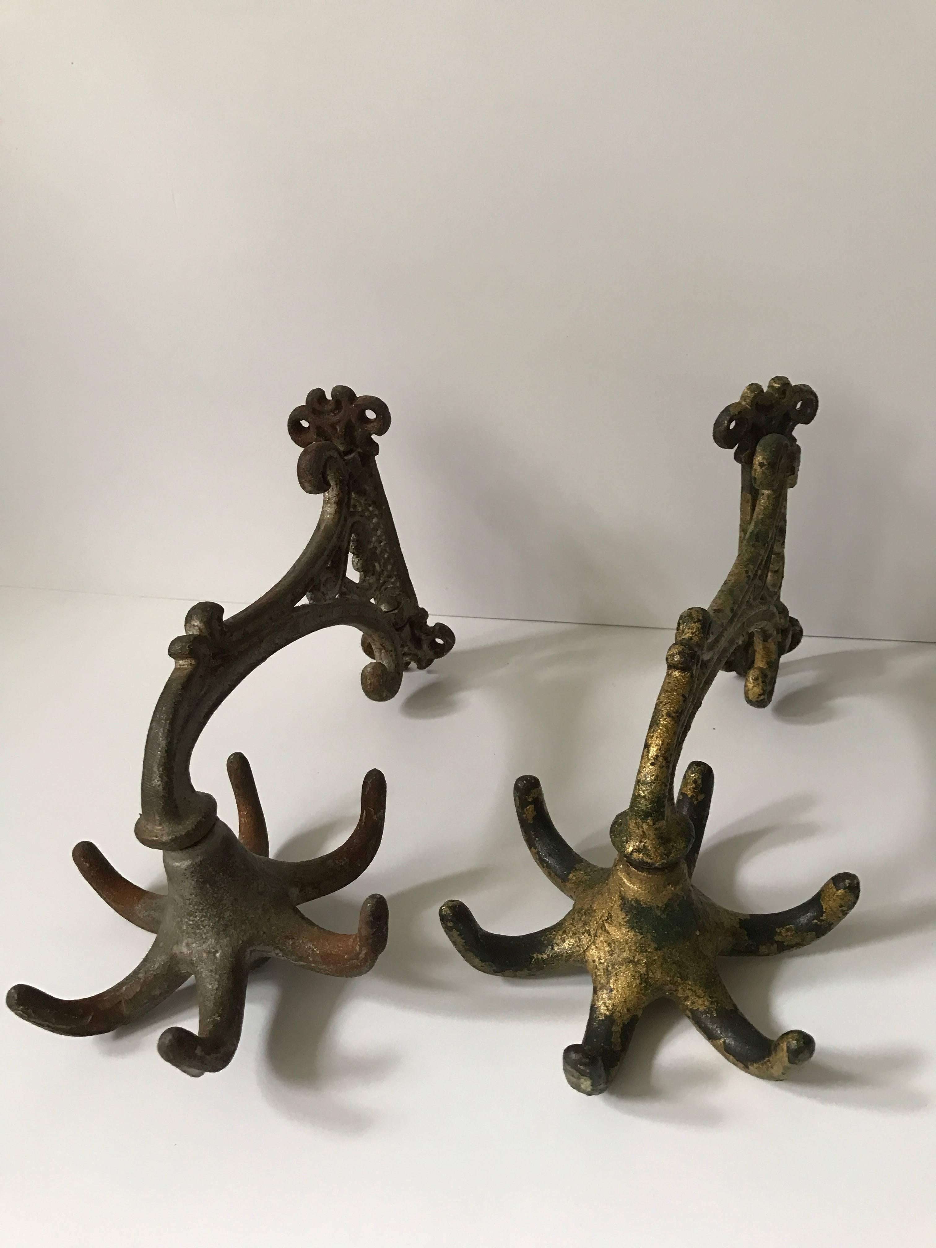 Beautiful pair of cast iron coathangers for wall mount made in the late part of the 19th century made most likely in Sweden and they are not exactly identical, the difference is the knob underneath the hangers, see pictures. They are otherwise