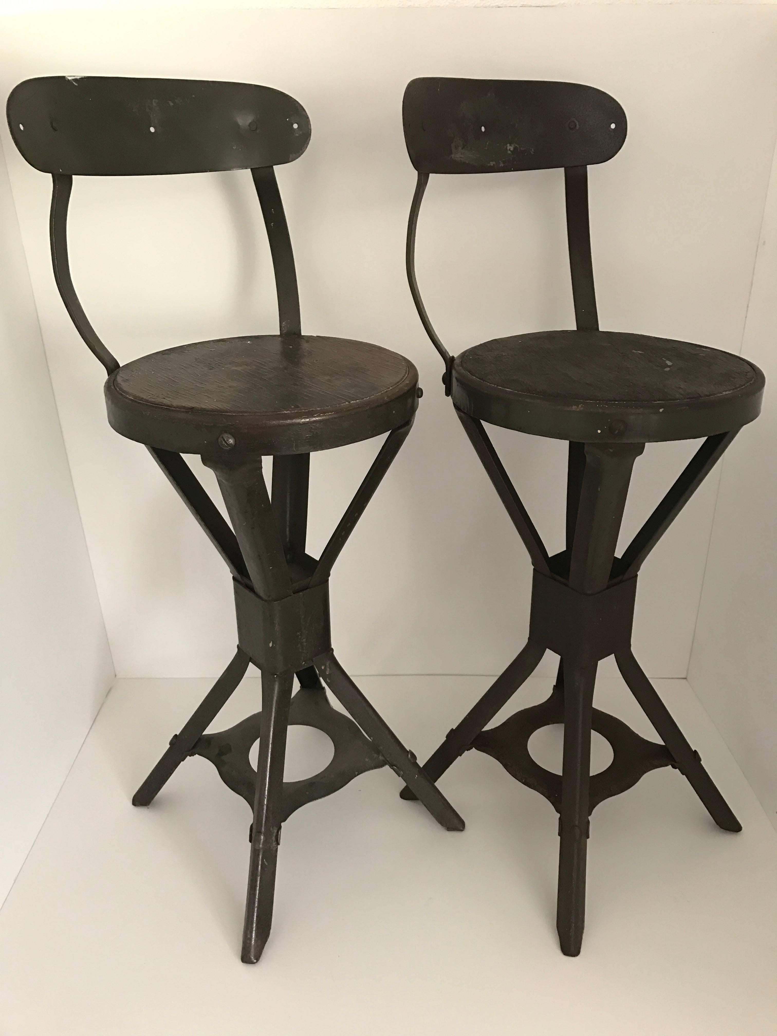 1940 pair of Evertaut workshop chairs. One has some rusty patina but the pair is in nice condition, both are missing the padded back. The condition is otherwise very nice, no damages or repairs.
 
