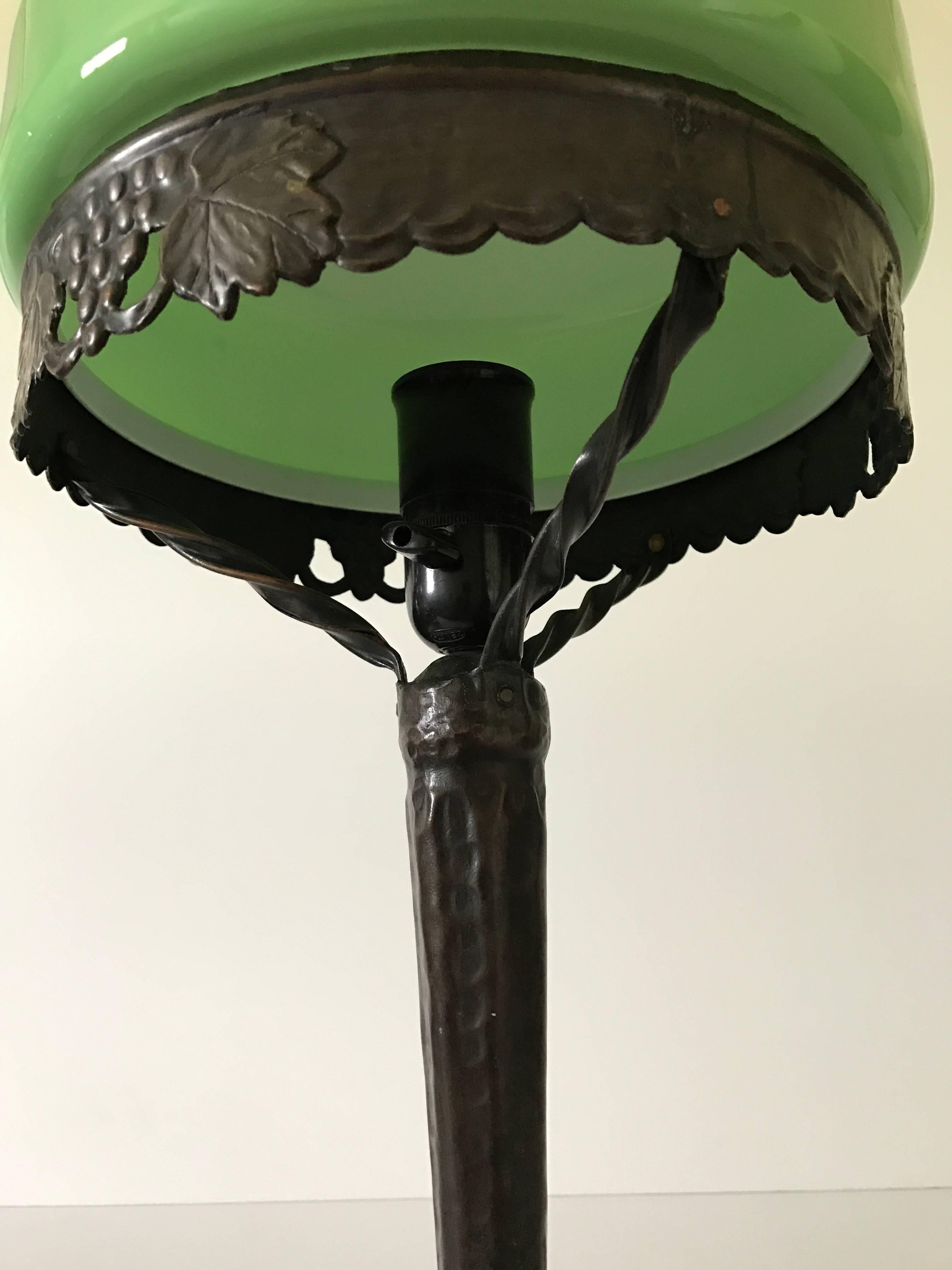 Early 20th Century Swedish Art Nouveau Jugend Copper and Glass Table Lamp For Sale 1