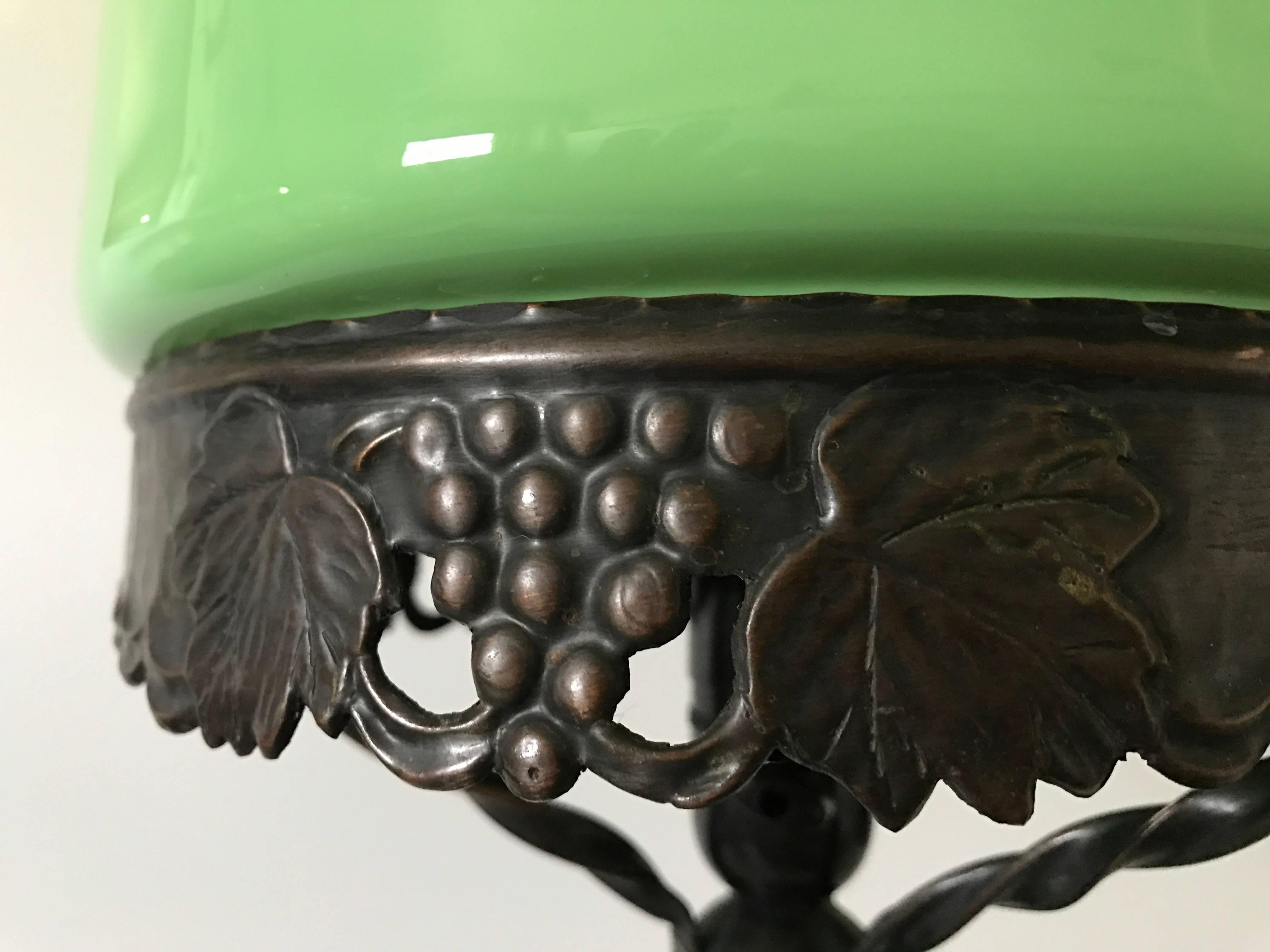 Early 20th Century Swedish Art Nouveau Jugend Copper and Glass Table Lamp In Excellent Condition For Sale In Drottningholm, SE