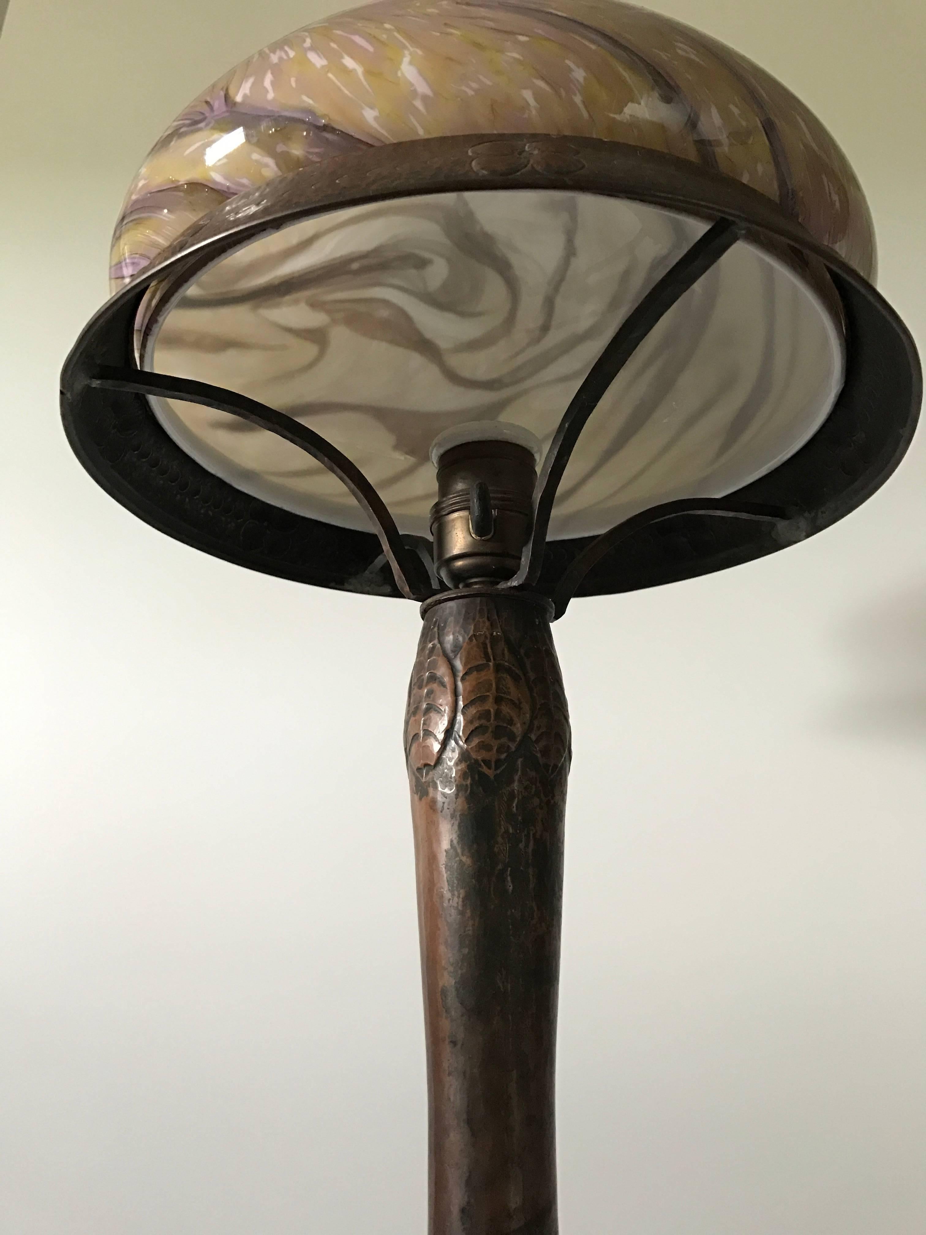 Early 20th Century Swedish Jugend Art Nouveau Copper and Glass Table Lamp In Excellent Condition For Sale In Drottningholm, SE