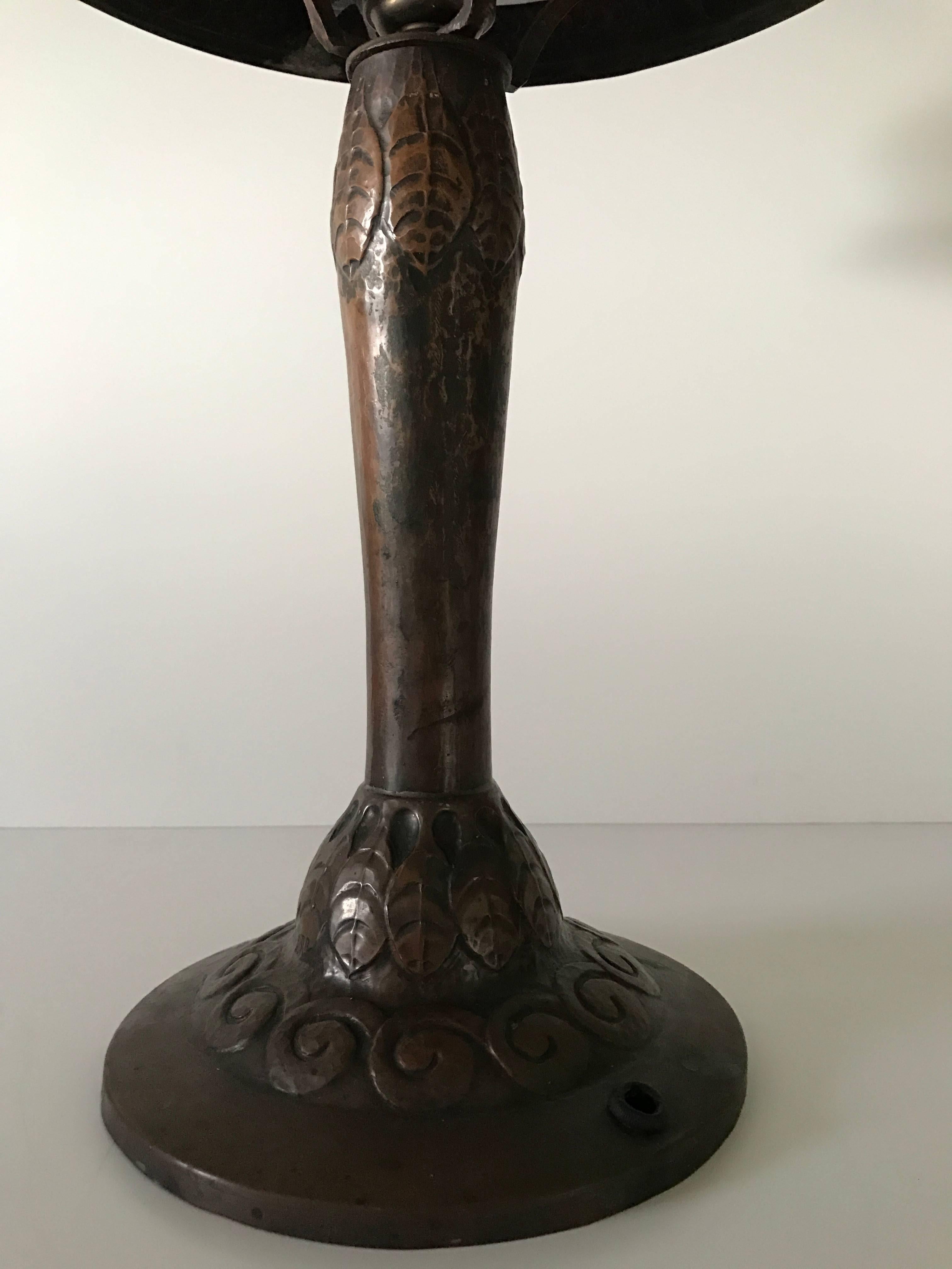 Early 20th Century Swedish Jugend Art Nouveau Copper and Glass Table Lamp For Sale 1