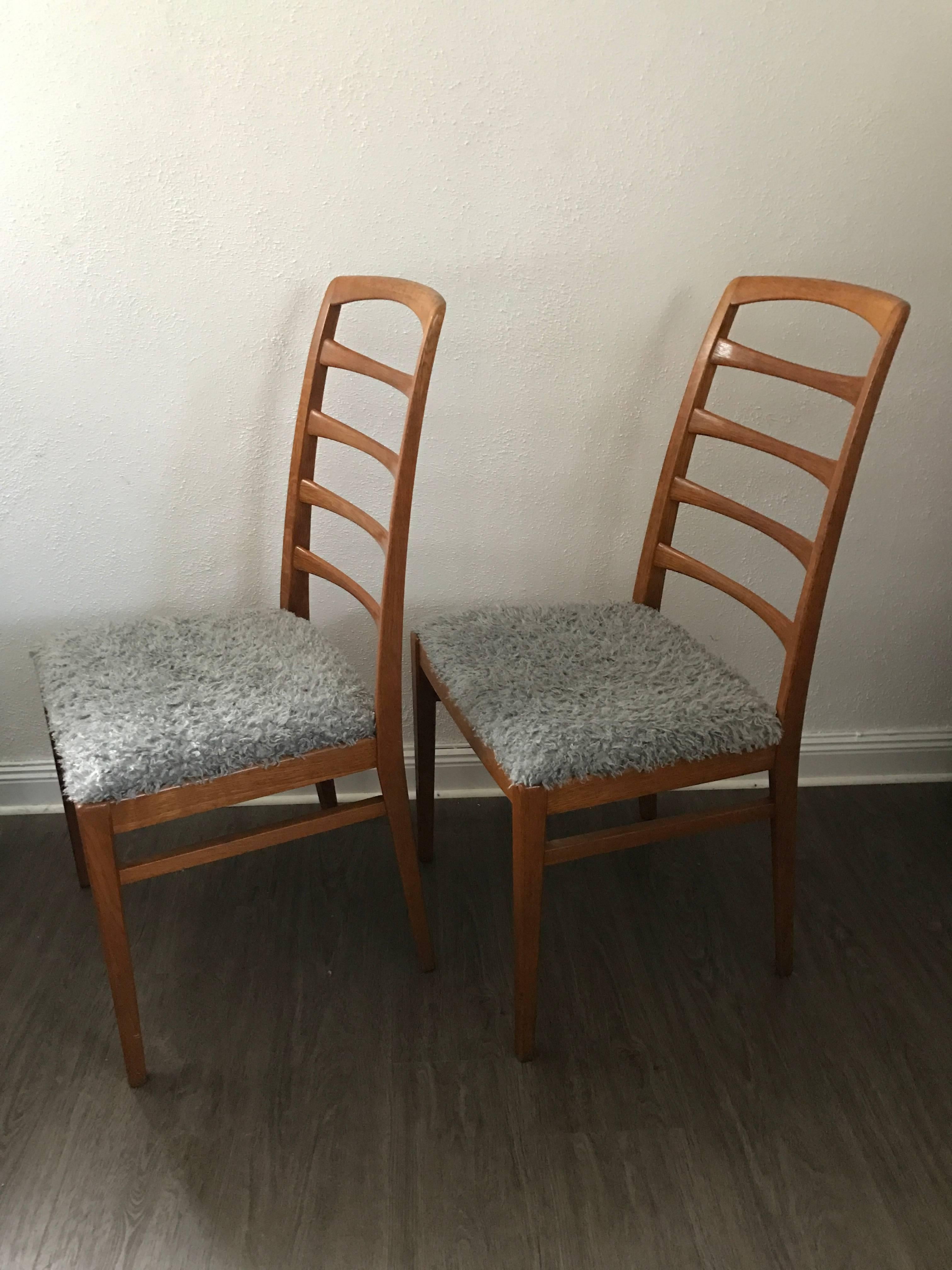 1957 Reno oak Bodafors Swedish designer chairs Bertil Fridhagen eight chairs.
Very beautiful designer oak chairs designed by priced and famous designer Bertil Fridhagen for Bodafors. Bodafors was one of the greatest furniture manufacturing company