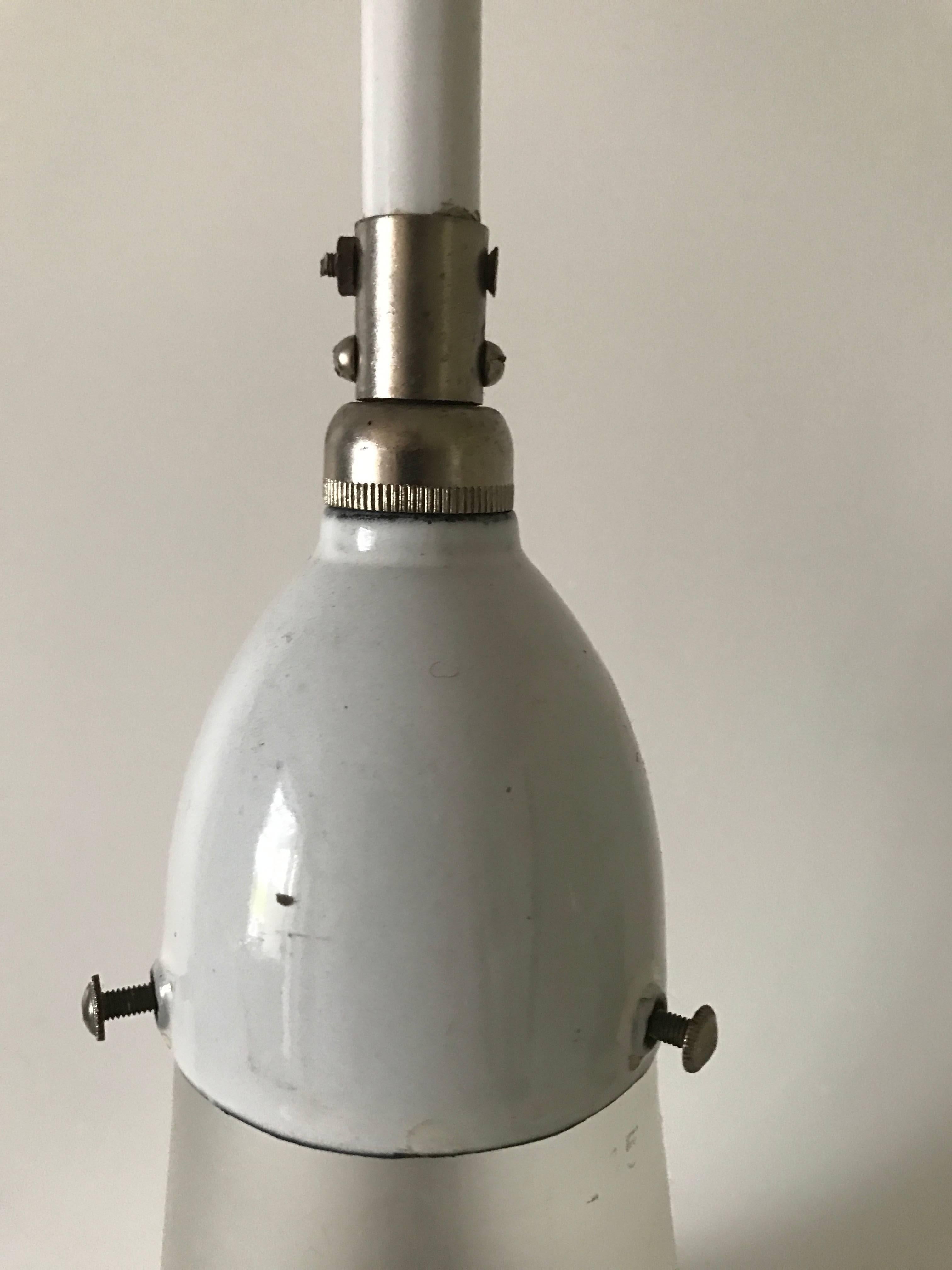 1925 Rare White Enamel Peter Behrens Luzette Lamp Small Model In Good Condition For Sale In Drottningholm, SE