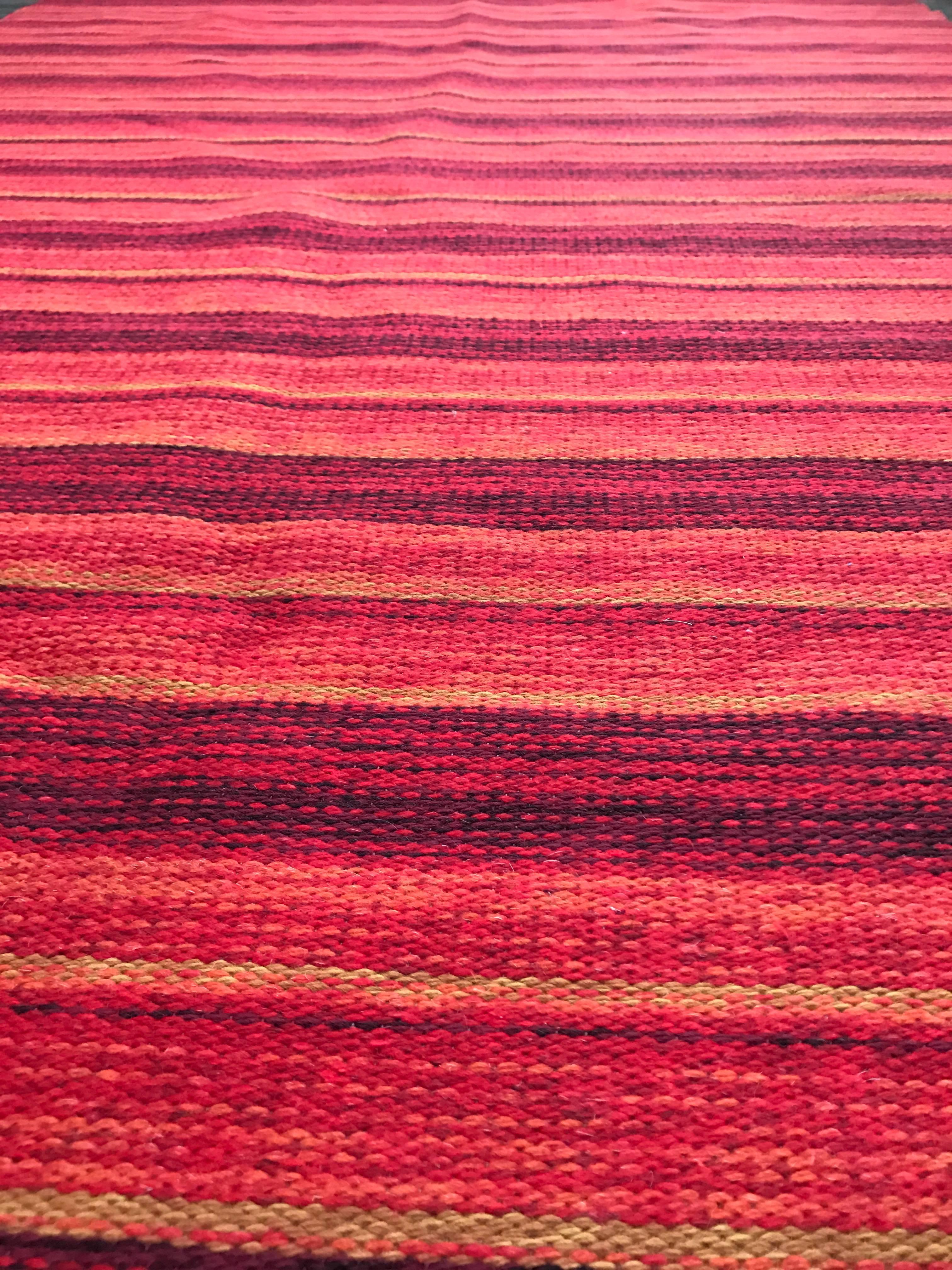 1960-1970 Swedish Double Sided Flat-Weave Wool Kilim Carpet In Excellent Condition For Sale In Drottningholm, SE