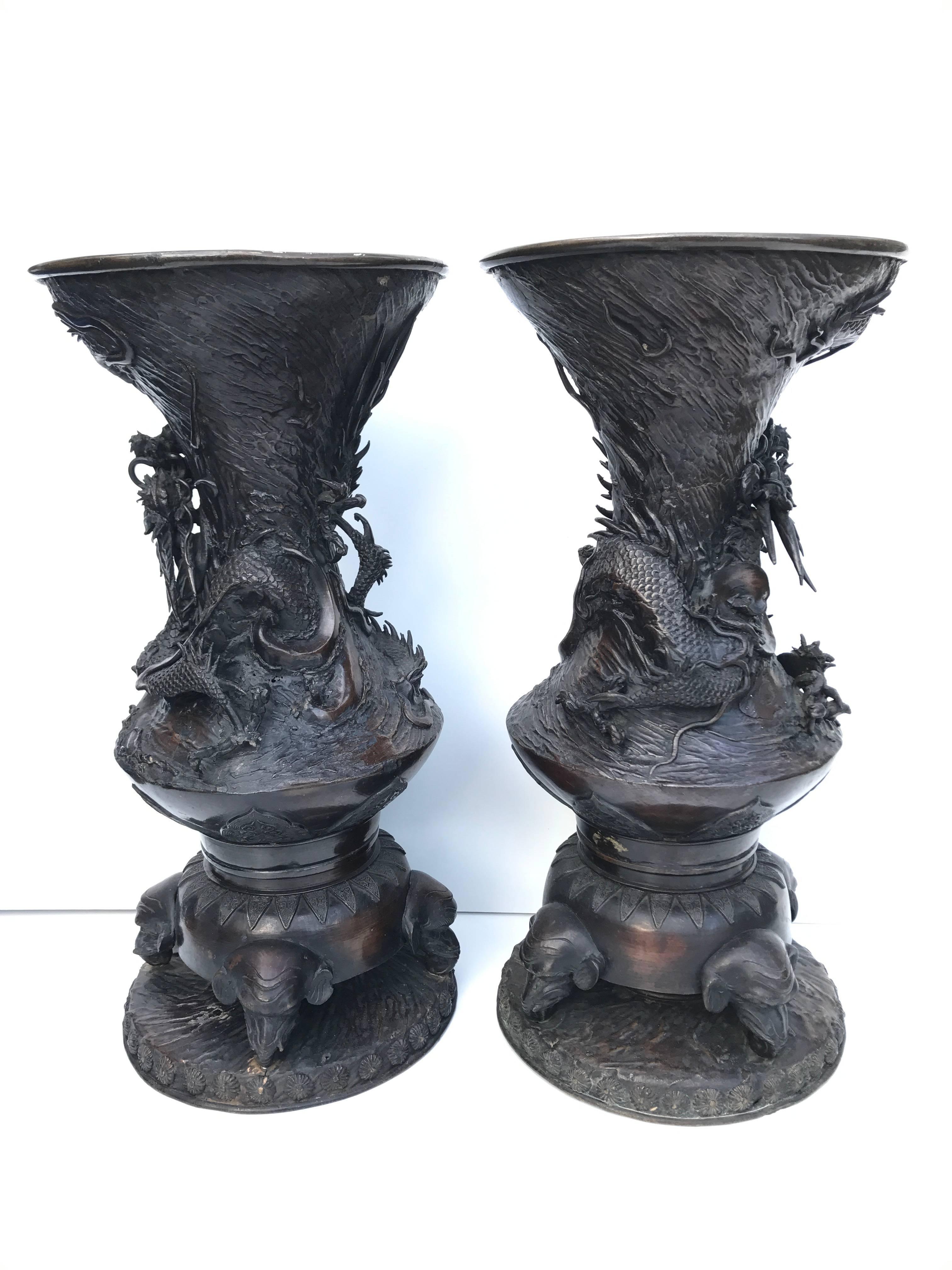 Large Japanese Meiji Style Period Bronze Dragon Urns In Good Condition In Drottningholm, SE