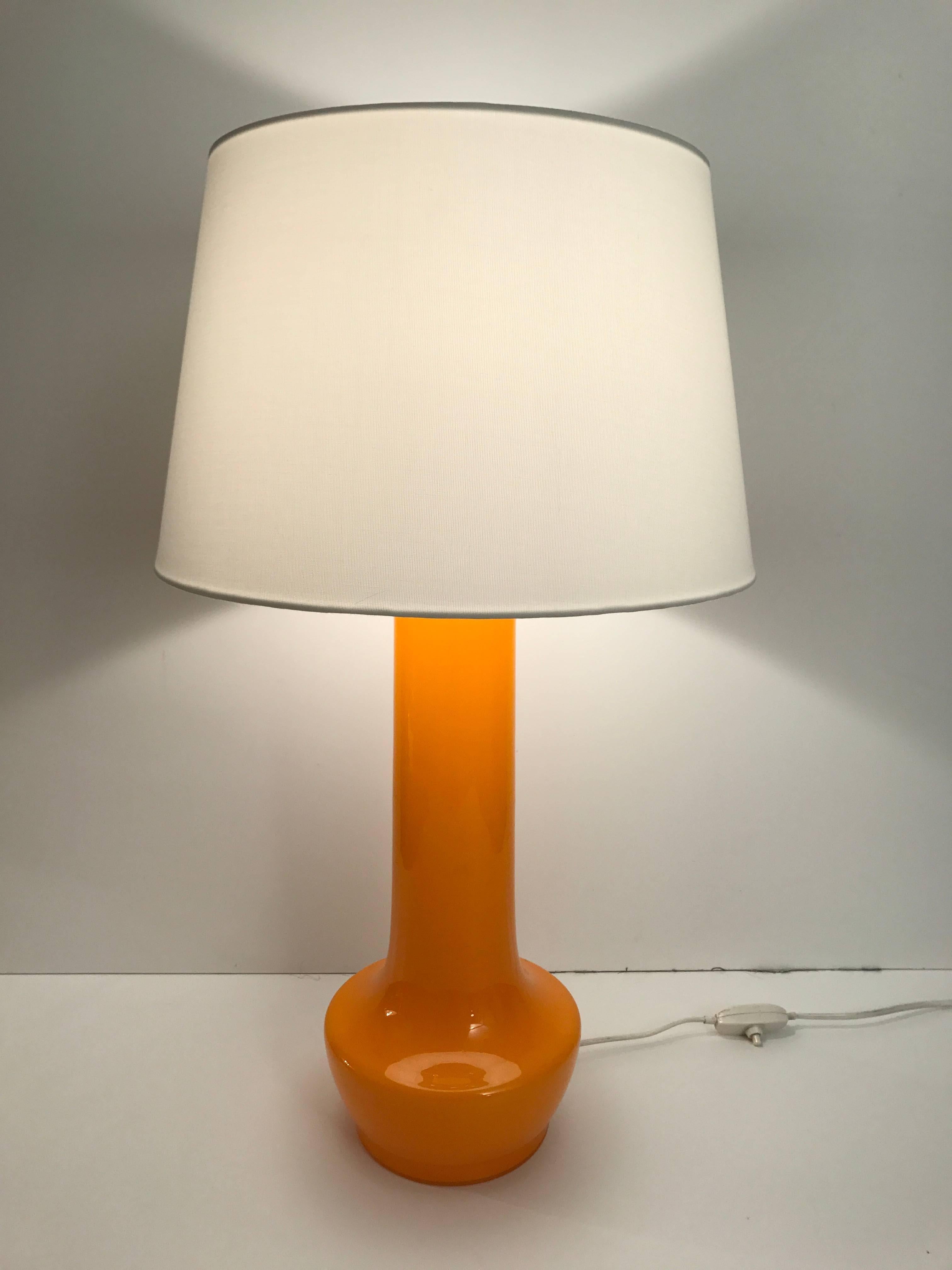 1975 large Swedish Alsterfors orange glass table lamps Designed by Per Olof Ström.
A beautiful large pair of glass table lamps made in the glass factory of Alsterfors in the mid-1960s. They are in top condition and all wires have been rewired with