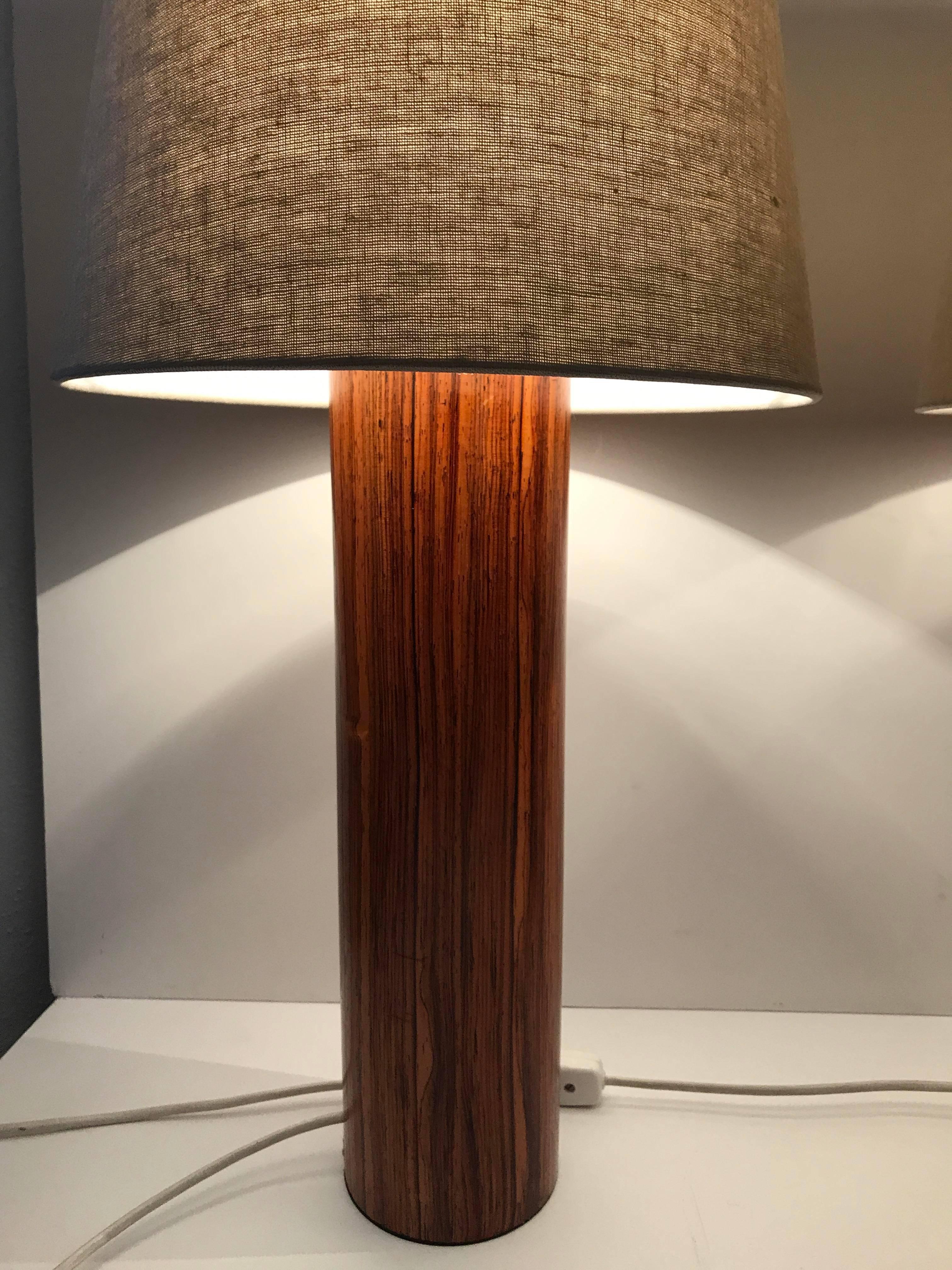 Large Pair of Swedish Luxus Rosewood Table Lamps by Uno & Östen Kristiansson In Excellent Condition For Sale In Drottningholm, SE