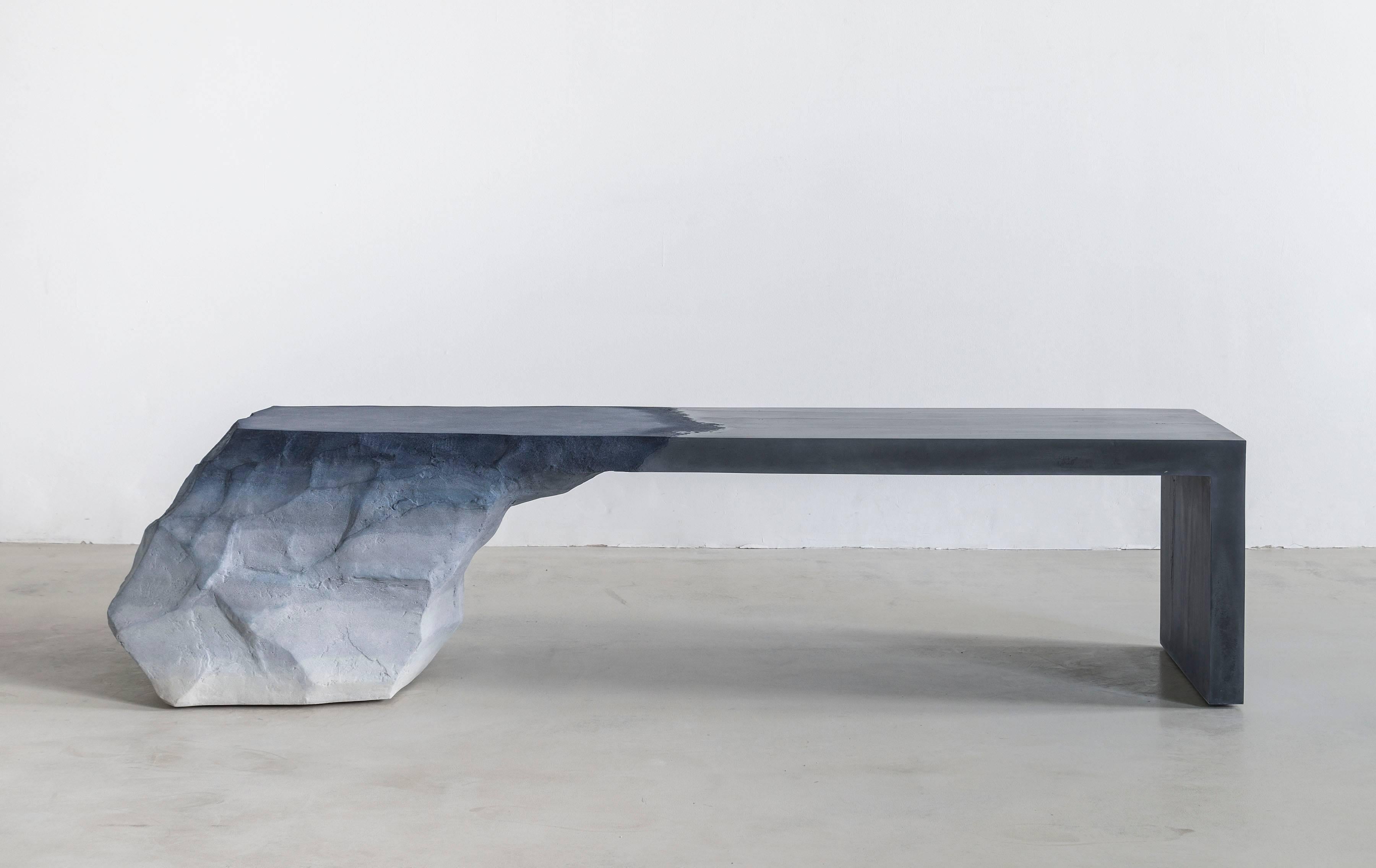 Inspirée par des séjours en Patagonie et dans le Grand Canyon, la collection Drift se compose d'objets sculpturaux à la limite du fonctionnel et du non fonctionnel, et marque la première utilisation du sable comme matériau principal par l'artiste.