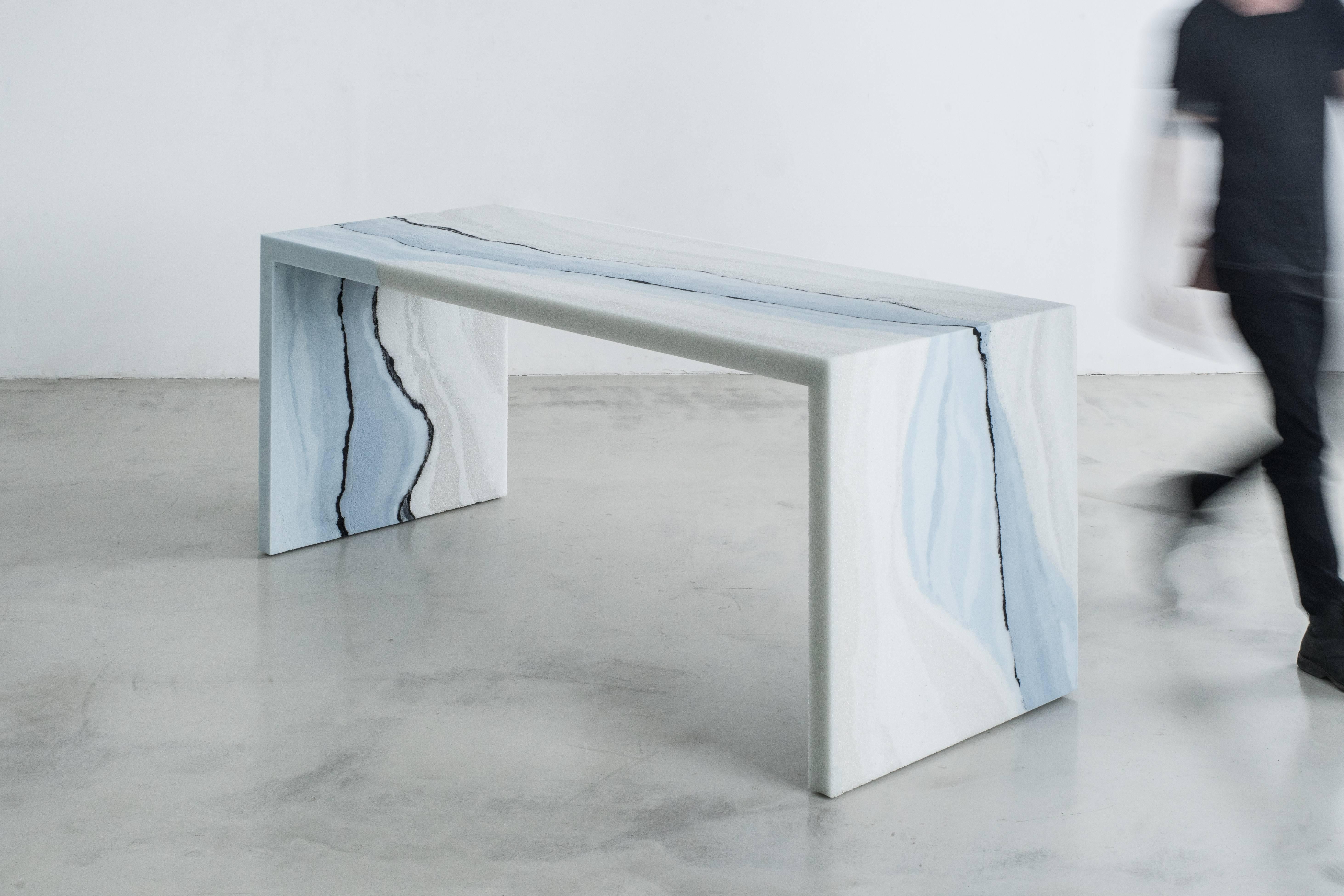 Escape-Schreibtisch, „Patagonia“, zerkleinertes Glas und schwarze Silica von Fernando Mastrangelo (Gegossen) im Angebot