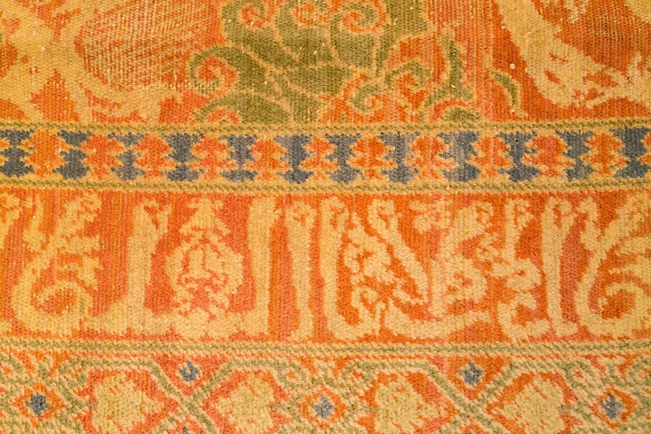 Spanish rug manufactured in the mid-20th century in the Francisco Franco Foundation, and artistic industry that created Spanish works of art such as rugs, tapestries, lamps, porcelain.
Hand-knotted rug created by Spanish artisans in the typical