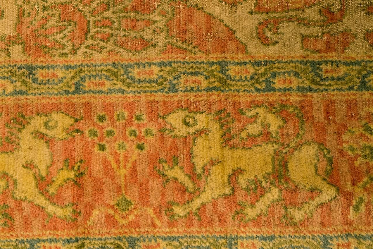 Spanish rug manufactured in the mid-20th century in the Francisco Franco Foundation and artistic industry that created Spanish works of art such as rugs, tapestries, lamps, porcelain.
Hand-knotted rug created by Spanish artisans in the typical