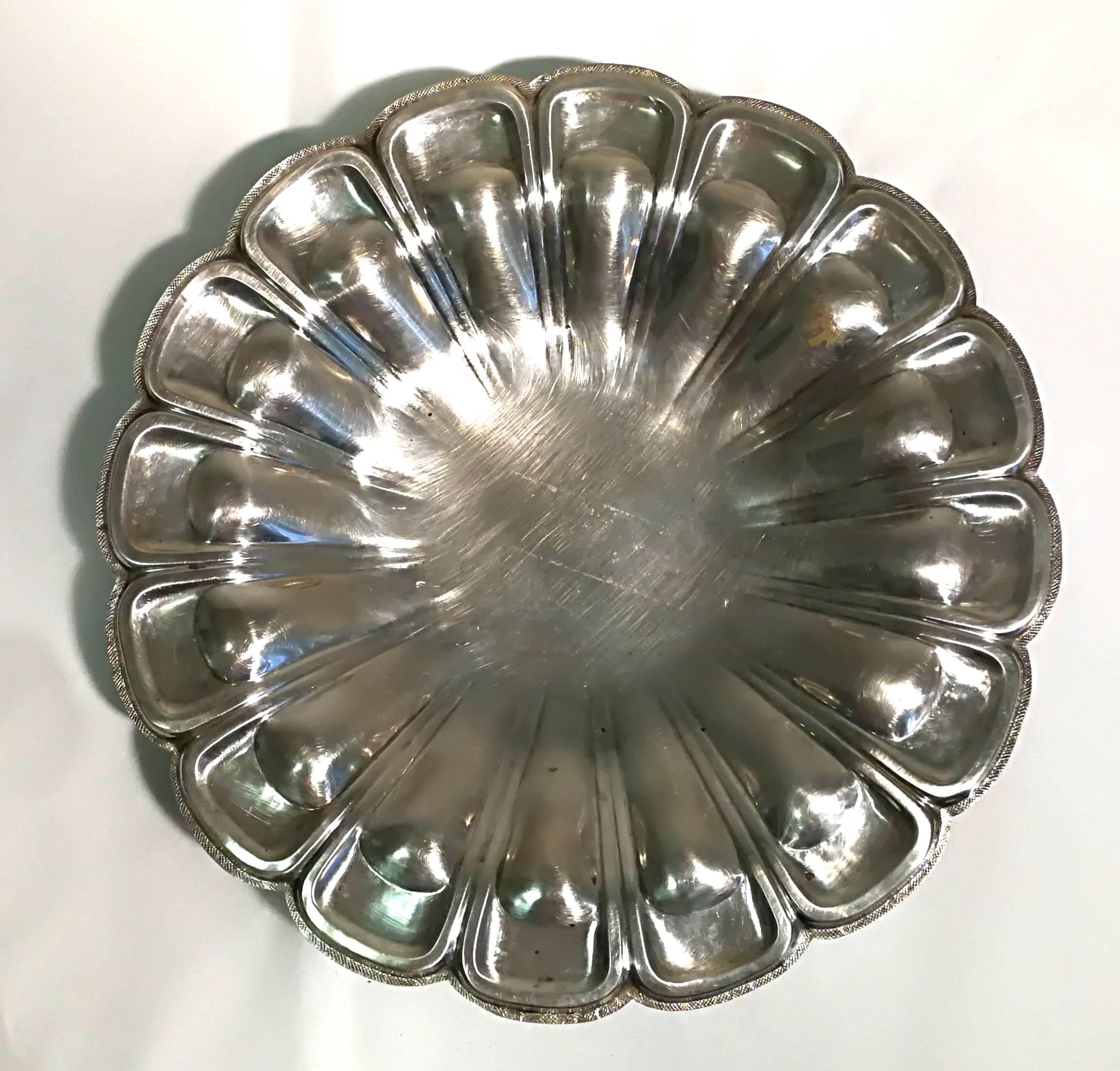 Silver Embossed Centerpiece In Fair Condition For Sale In Roma, IT
