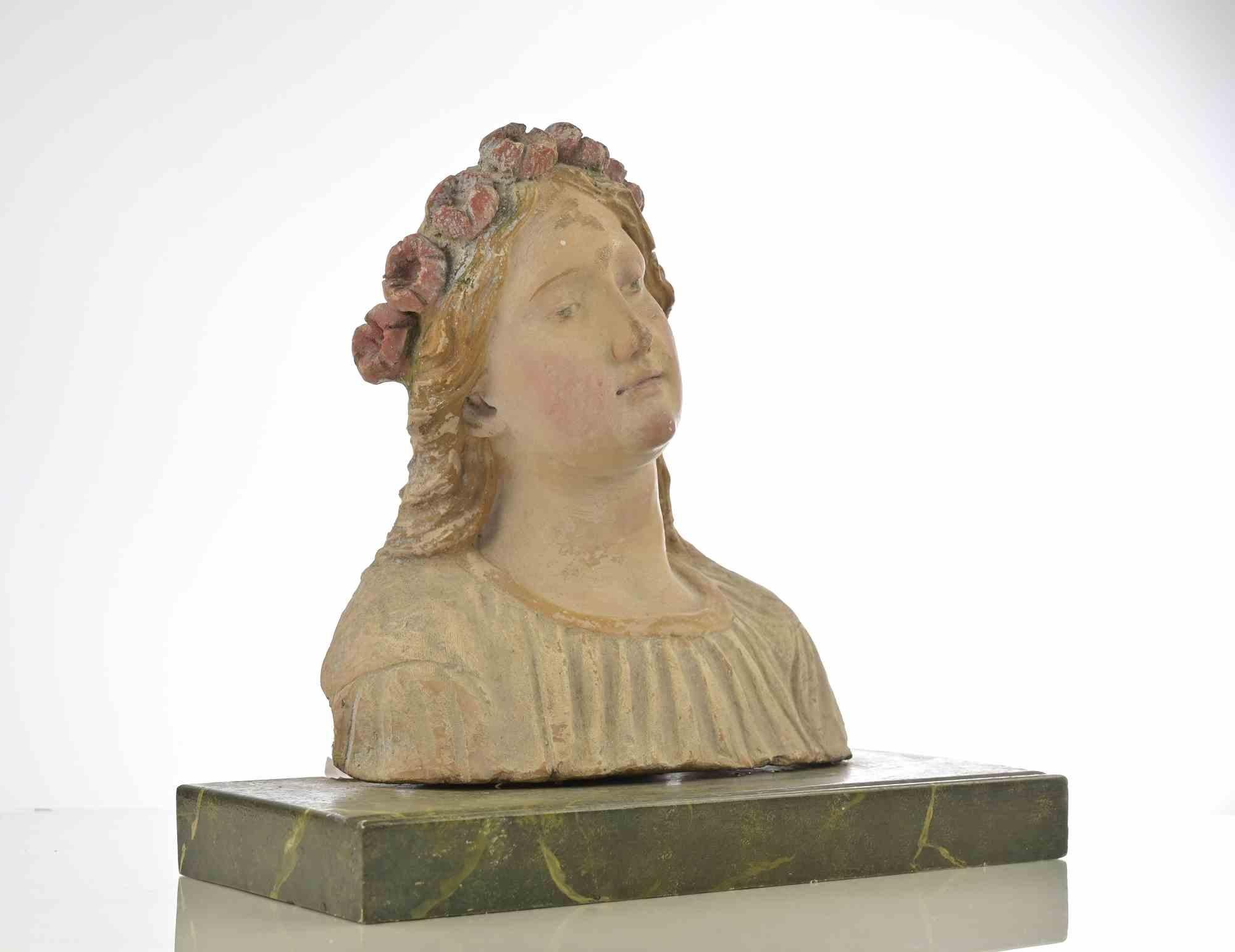 Antica scultura in terracotta dipinta a mano realizzata in Italia nel XVII secolo.

In ottime condizioni, appoggiato su una base di legno marmoreo.