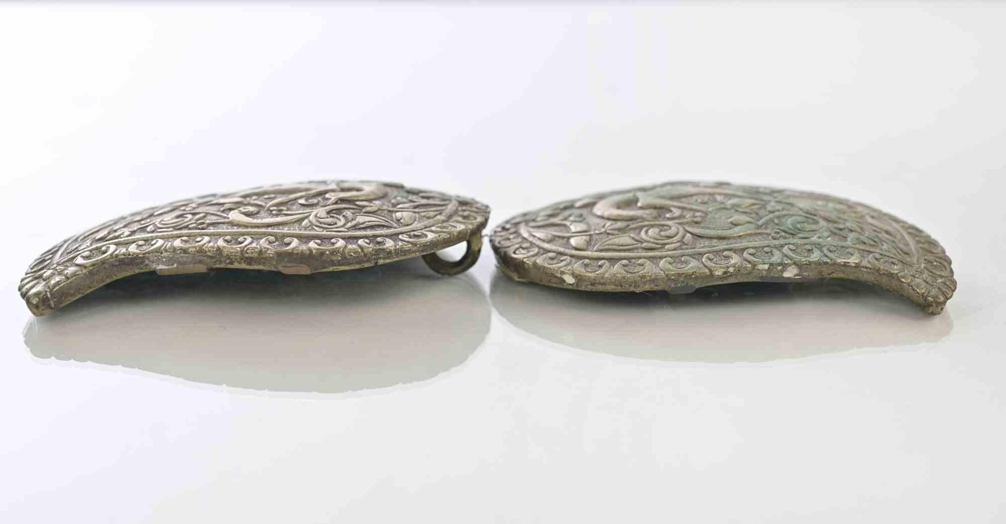 Boucle de ceinture ancienne en argent ottoman, finement sculptée à la main.

Très bon état.