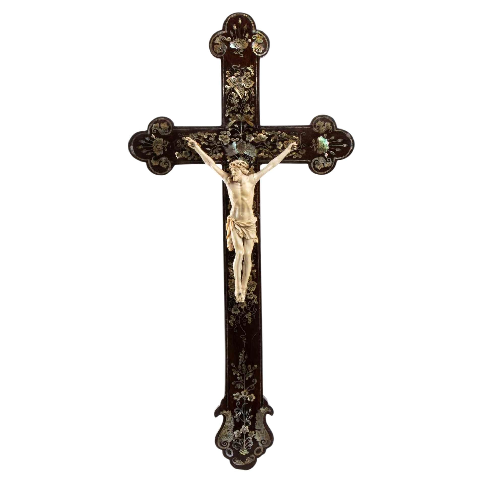 Cristo de marfil y nácar, siglo XVIII