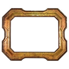 Cornice in legno con decorazioni in stile “parcel-gilt” e sgraffito, Italia, primi del XX secolo