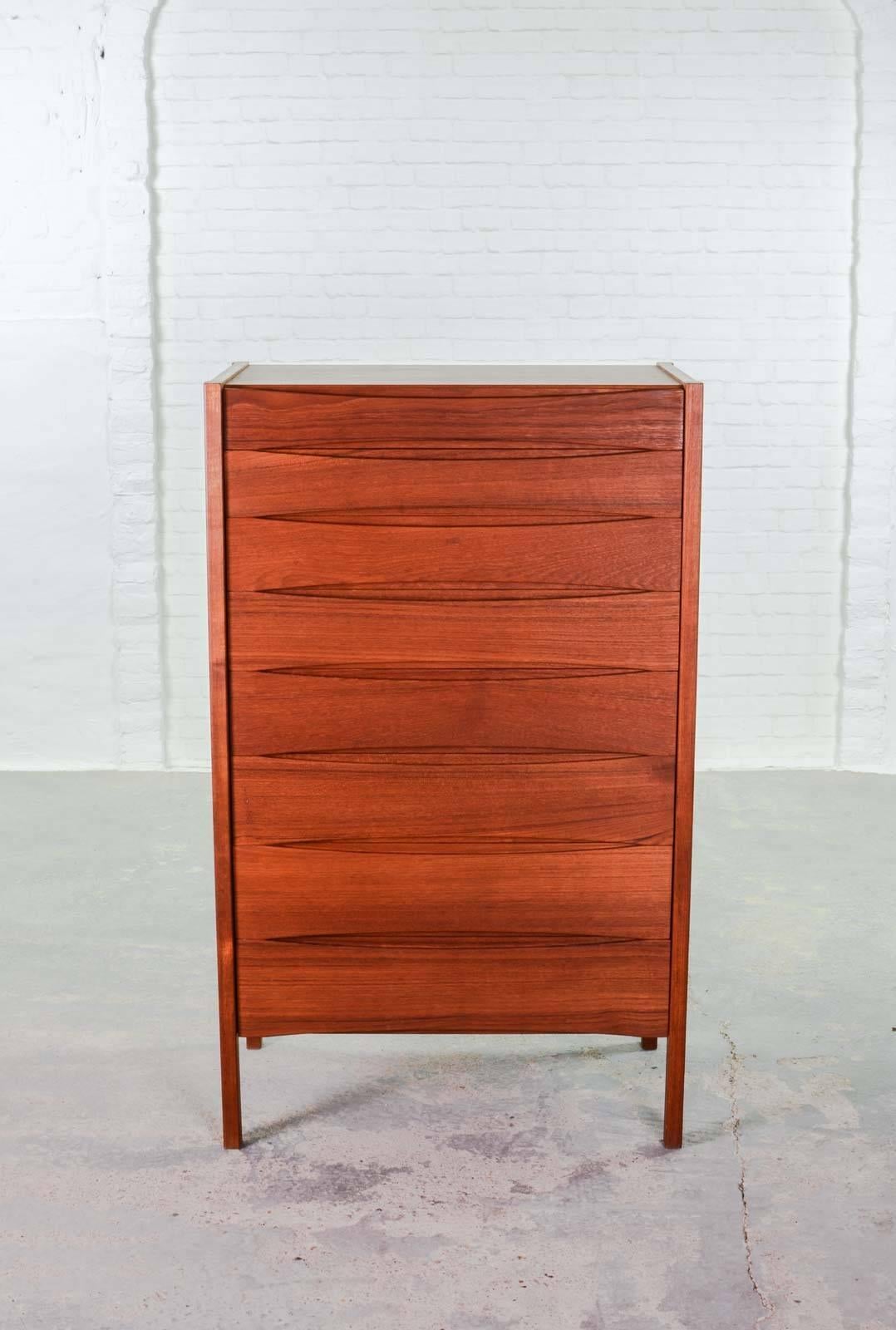 Exclusive Danish tall teak chest of drawers designed in style of Arne Vodder, very likely from the 1960s. Not only the condition is superb, also the design is very refined. The well shaped drawers show the hand of Arne Vodder, although it can not