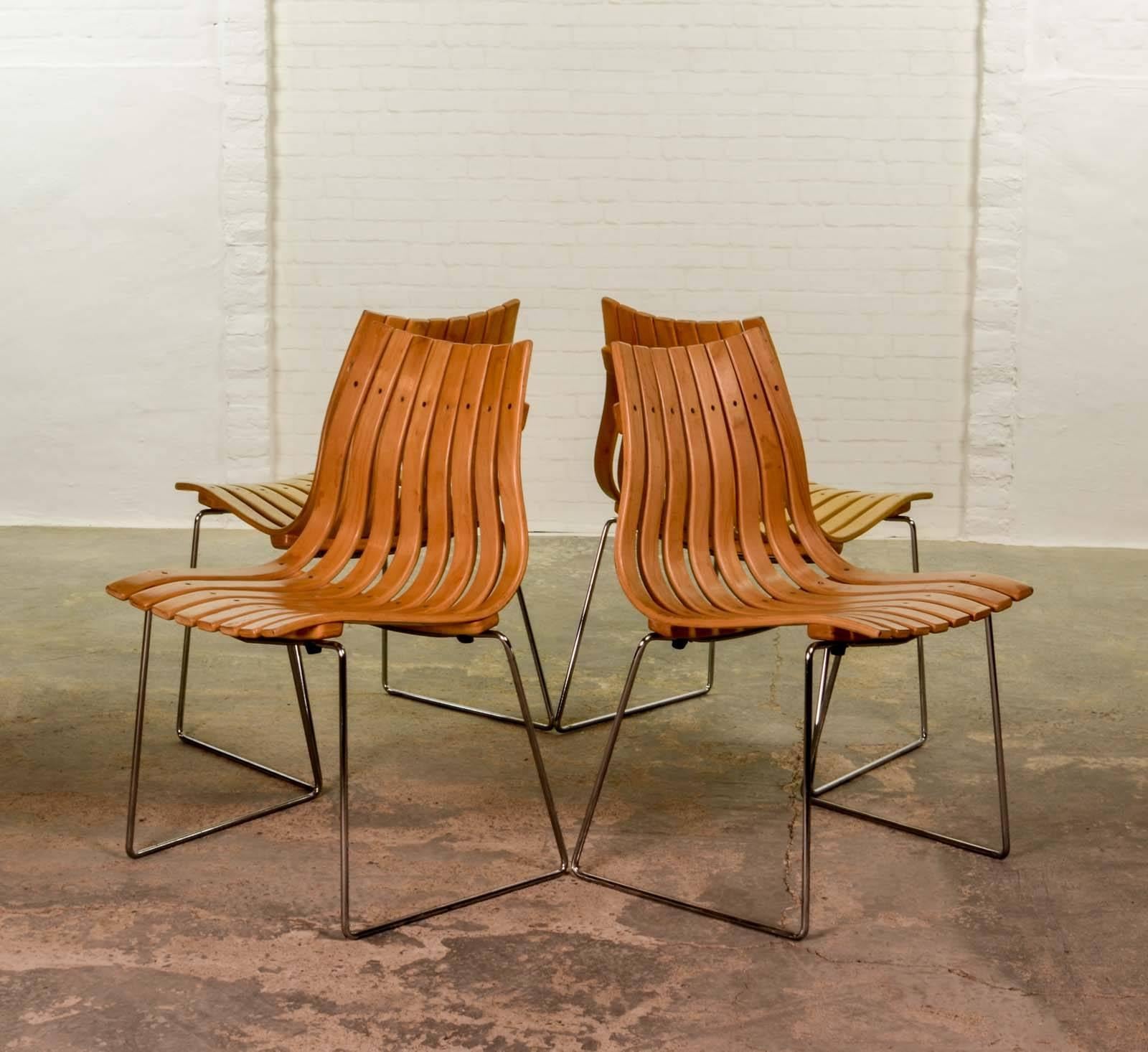 Mid-Century Stackable Junior Dining Chairs by Norwegian Designer Hans Brattrud In Good Condition In Maastricht, NL