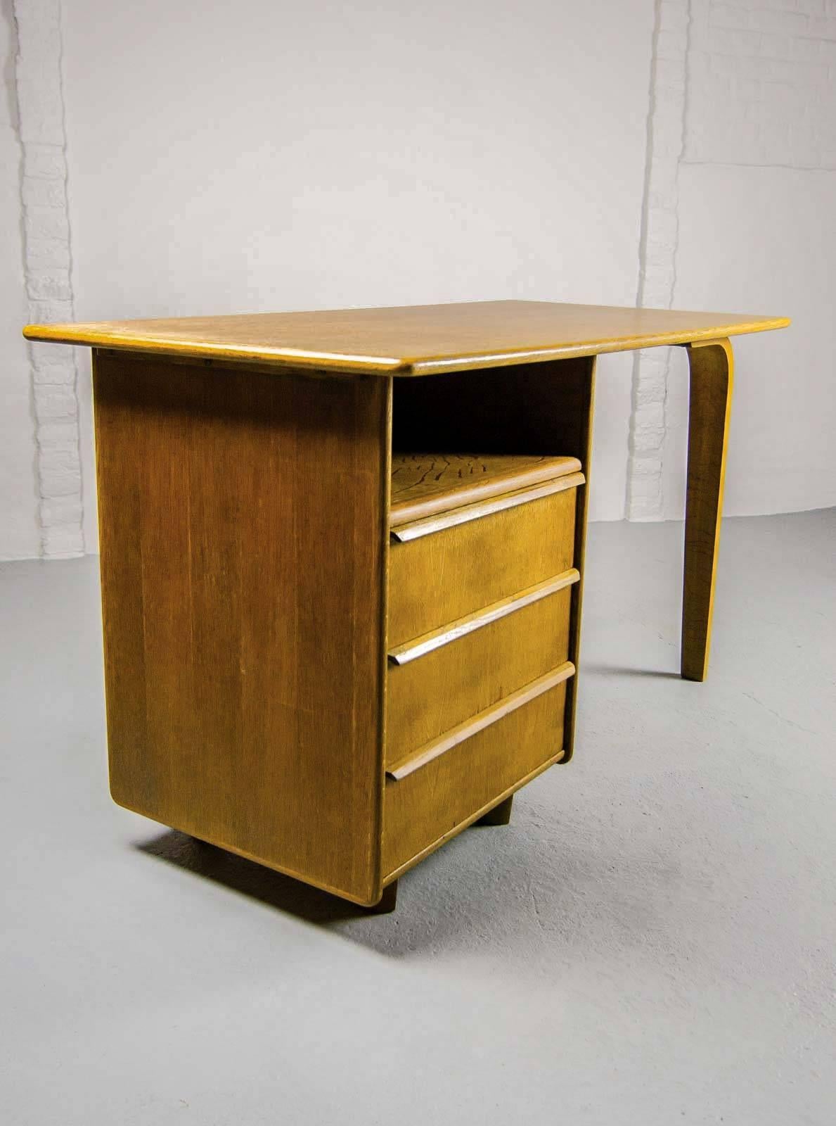 Mid-20th Century Mid-Century Dutch Design EE02 Oak Desk by Cees Braakman for Pastoe