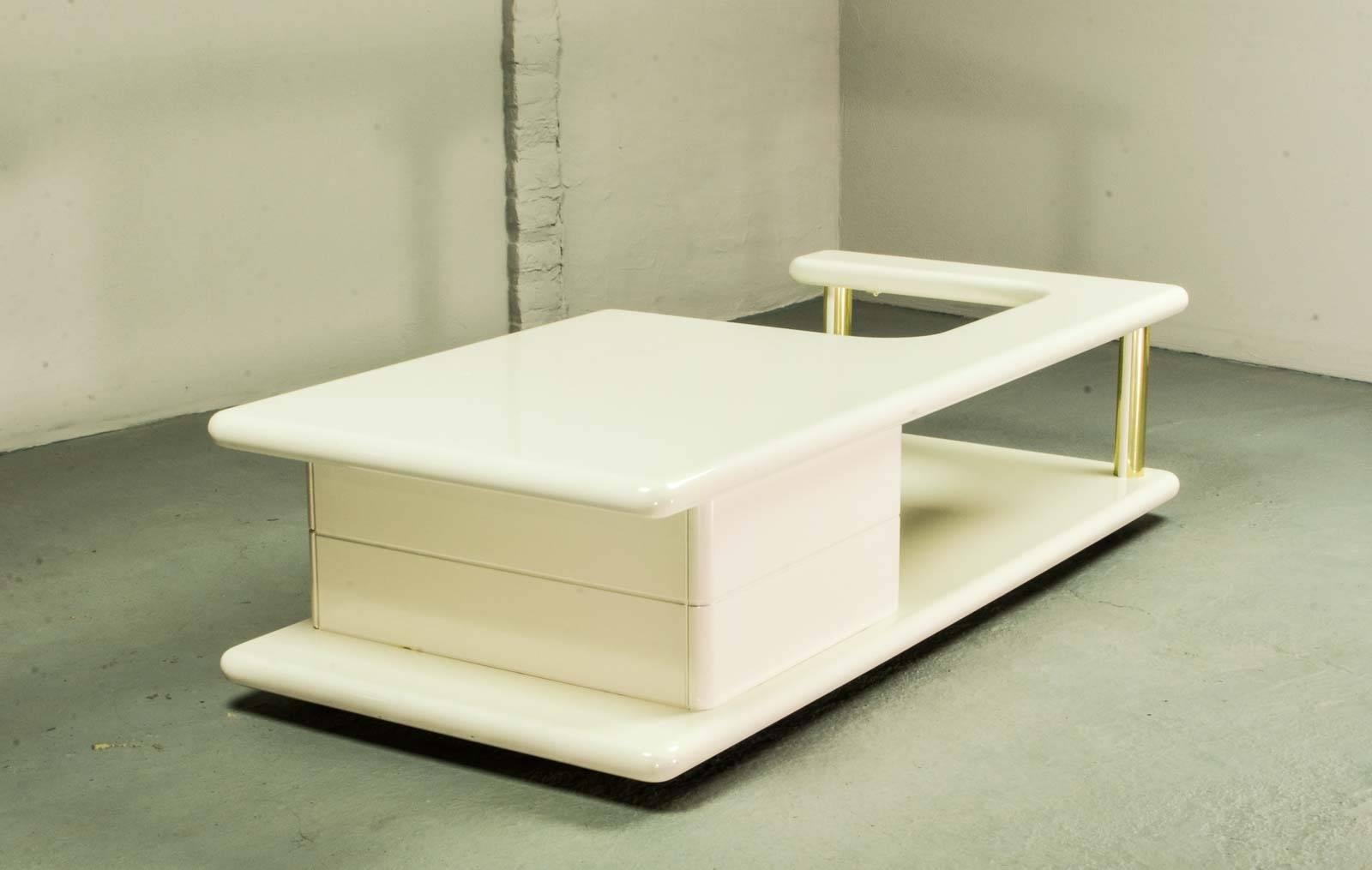 Exclusive Mid-Century Italian Brass and White Gloss Lacquered Coffee Table 2