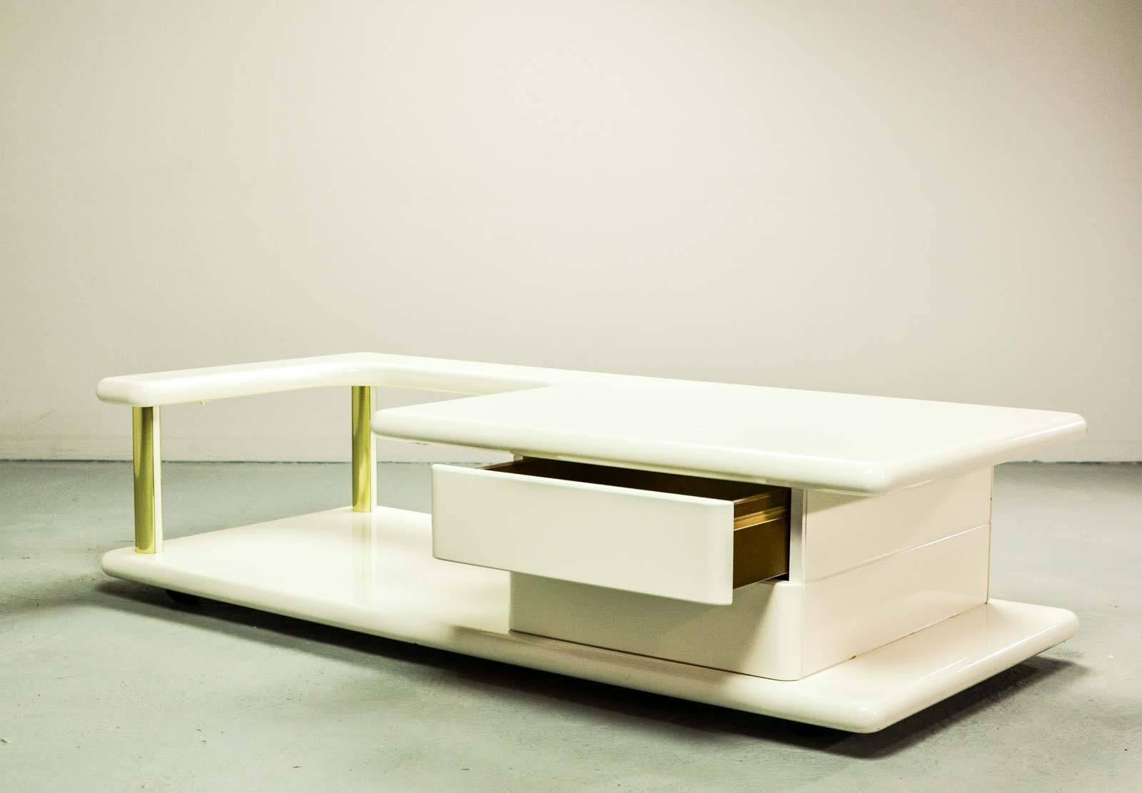 Exclusive Mid-Century Italian Brass and White Gloss Lacquered Coffee Table 4