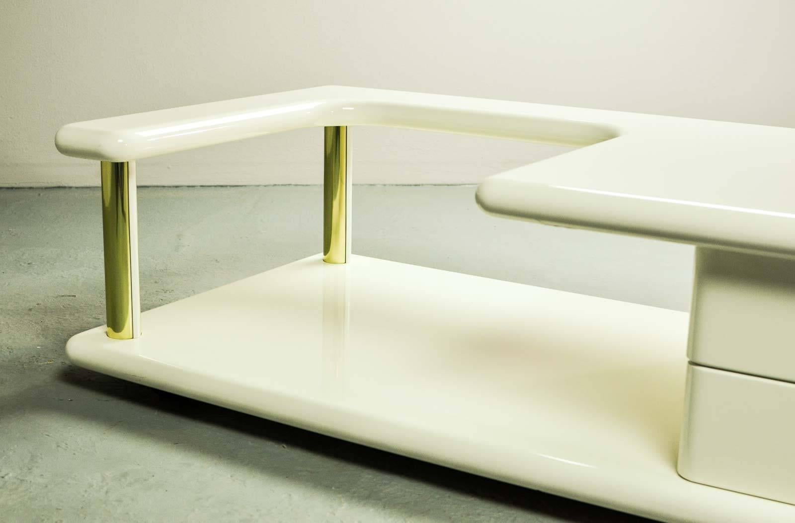 Exclusive Mid-Century Italian Brass and White Gloss Lacquered Coffee Table 5