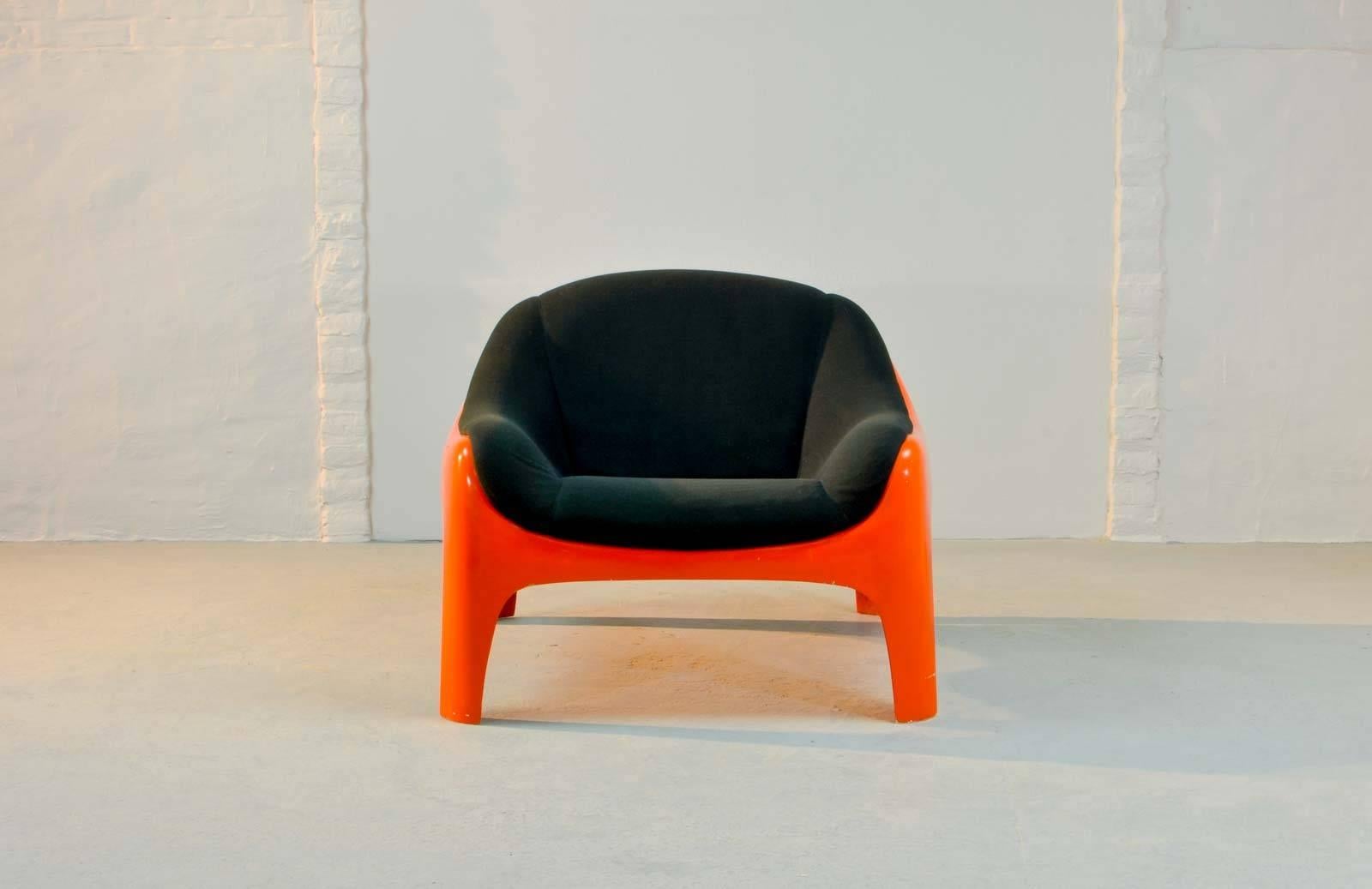 Mid-Century Modern Iconic Italian Fiberglass Lounge Chair by Sergio Mazza for Artemide, 1960s