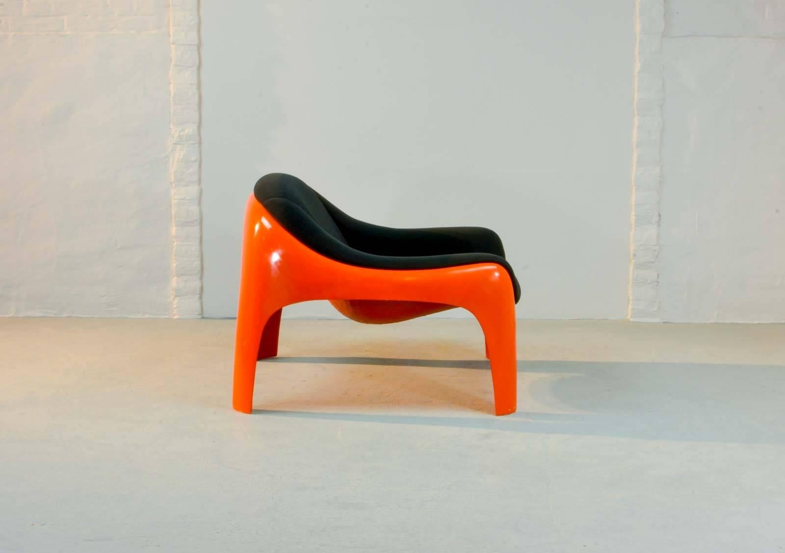 Iconic Italian Fiberglass Lounge Chair by Sergio Mazza for Artemide, 1960s 1