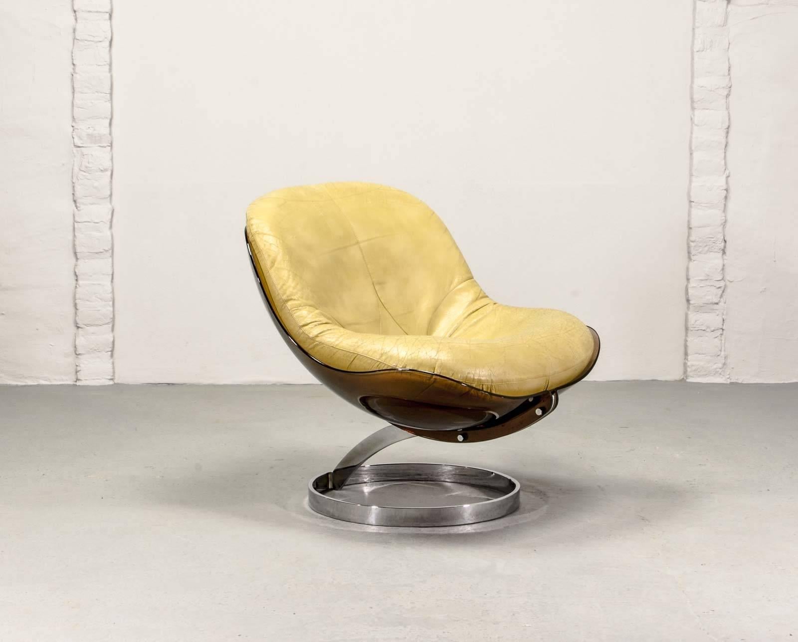 Rare 'Sphere' chair designed by Boris Tabacoff (interior architect) for M.M.M. (Mobilier Modulair Moderne) in 1971. Especially this presented low model is more rare than the high version. This stunning chair features a smoked plexiglass shell with