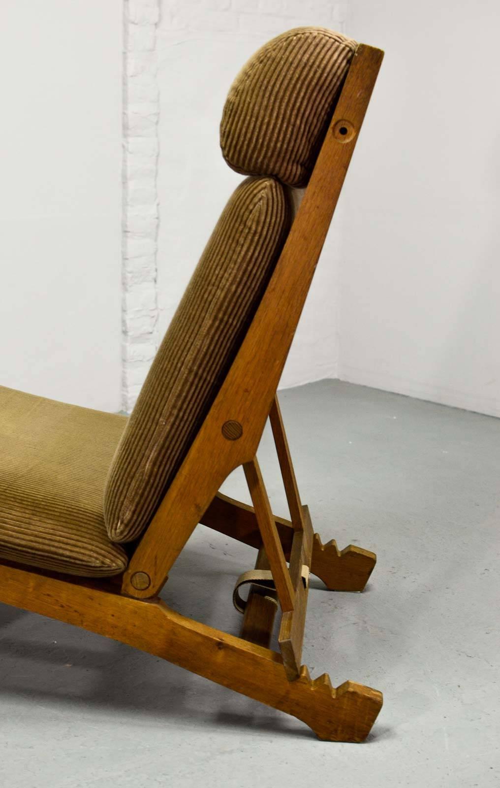 Magnificent Hans J. Wegner Oakwood Folding Lounge Chair AP71 by AP Stolen, 1968 2