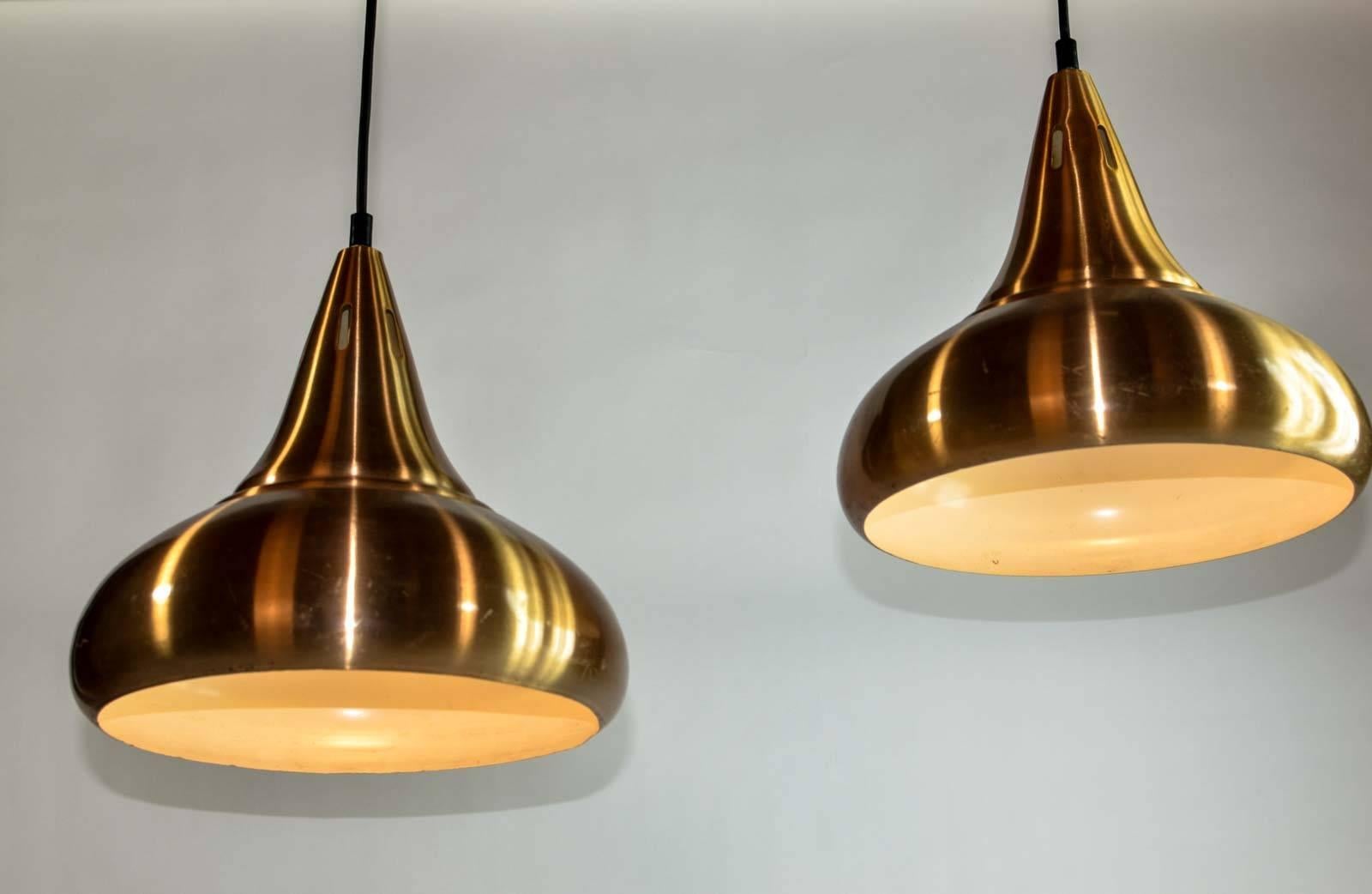 Pair of Copper Midcentury Drop Shaped Pendants in the Style of Jo Hammerborg In Fair Condition In Maastricht, NL