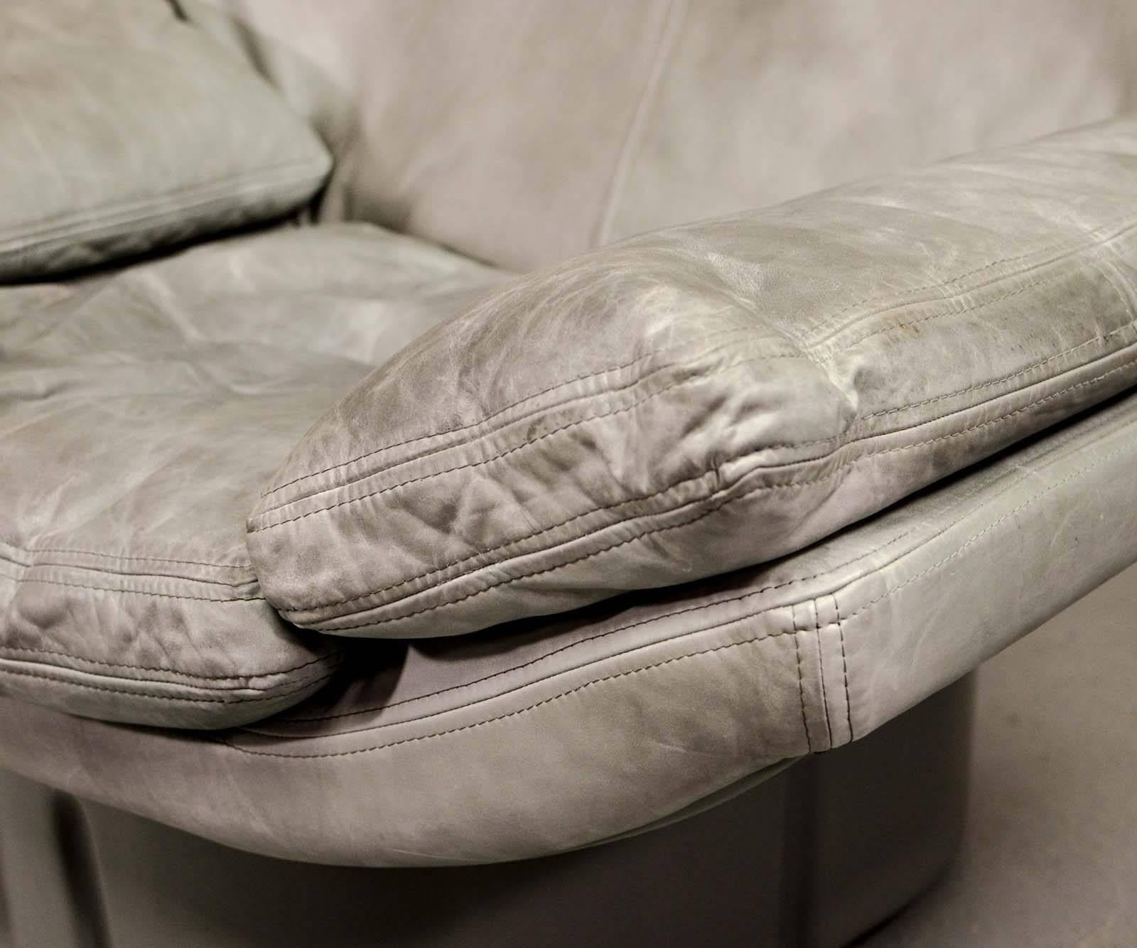 Eye-Catching Italian Grey Leather Lounge Chair by Ammanati & Vitello, 1970s 2