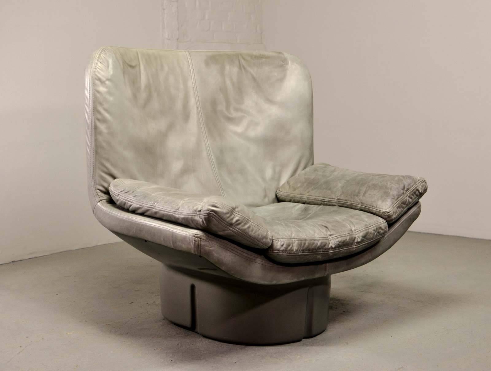 Eye-Catching Italian Grey Leather Lounge Chair by Ammanati & Vitello, 1970s 5