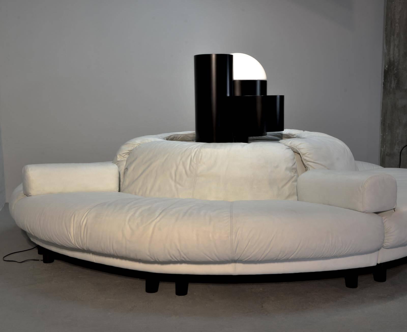 Rare and Fantastic Circular White Leather Sectional Italian Lounge Sofa, 1970s In Good Condition In Maastricht, NL
