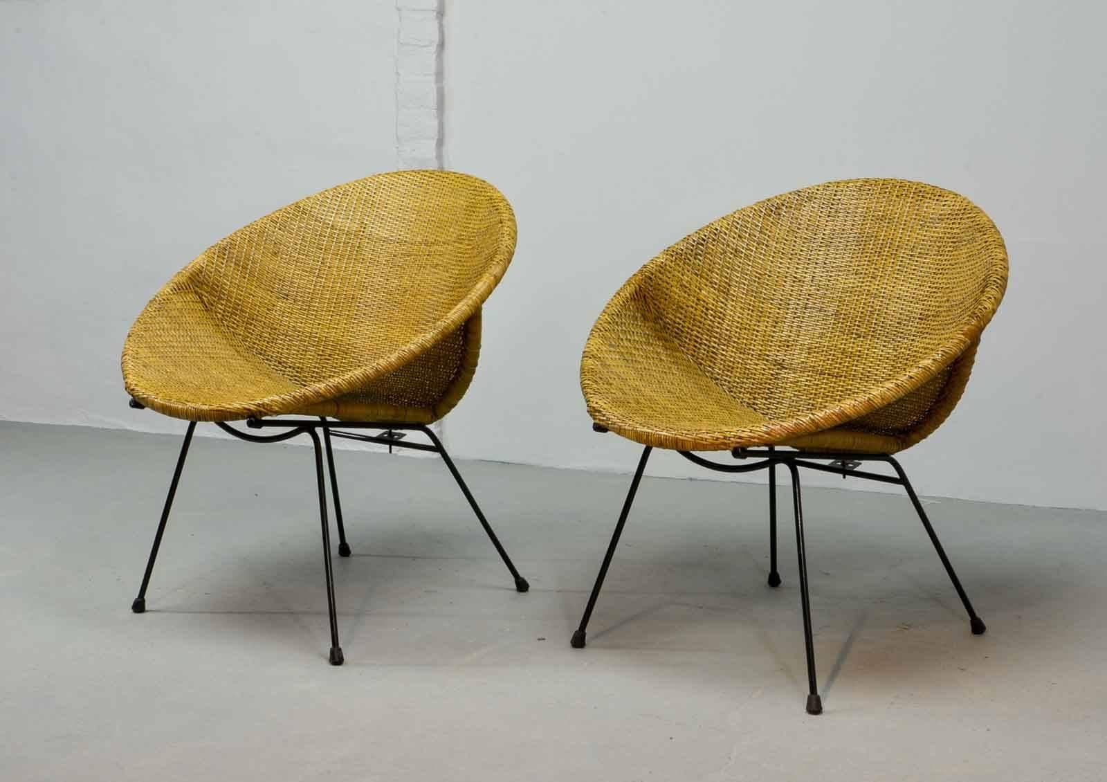 Stylish Pair of 1950 Circle Shaped Rattan Cocktail Chairs by Dirk Van Sliedregt In Excellent Condition In Maastricht, NL